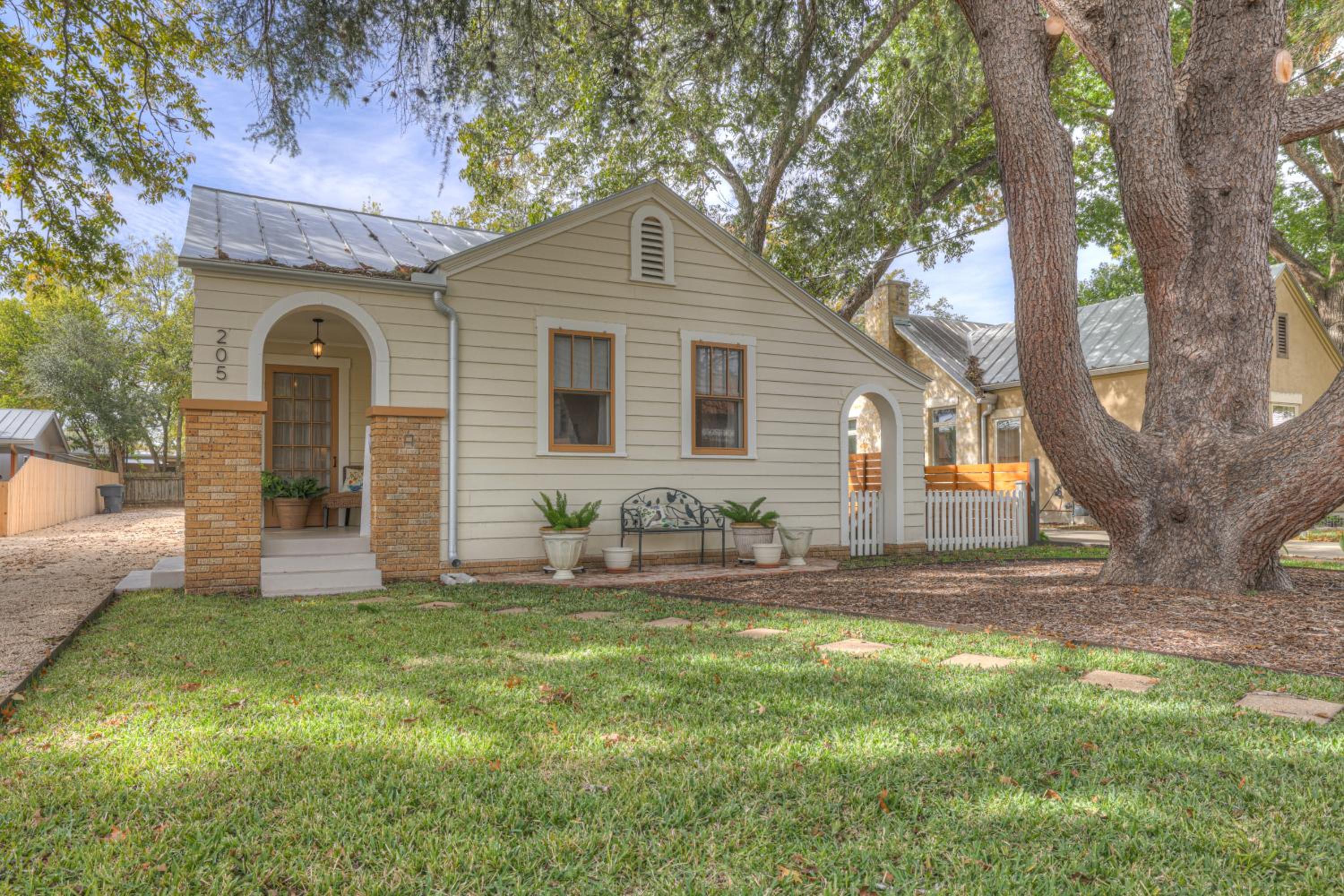 Historic Cottage with Fire Pit - 2 Blks to Main! view 2