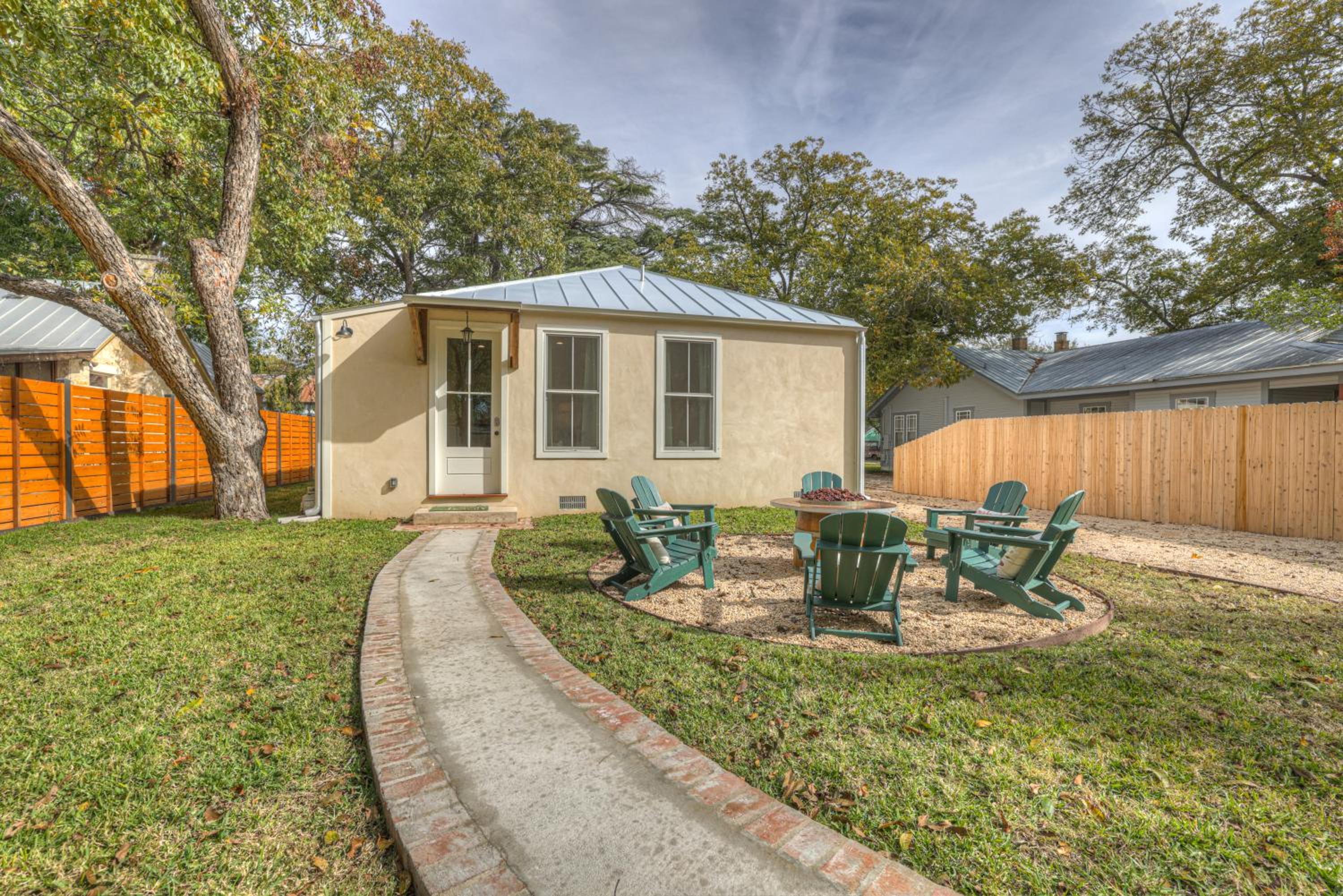 Historic Cottage with Fire Pit - 2 Blks to Main! view 3