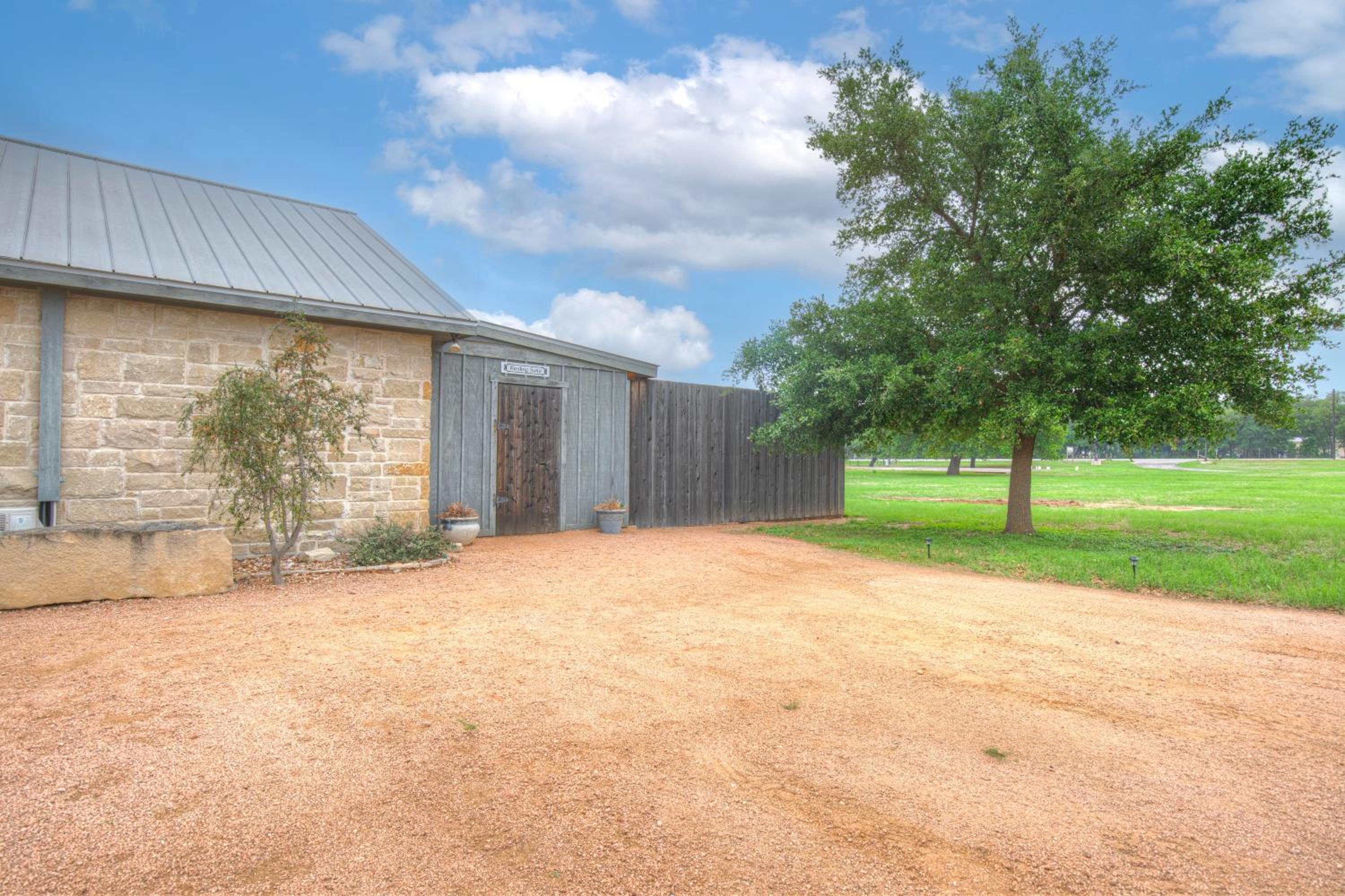 Private Luxury Retreat with Hot Tub 10mins To Fred! view 5