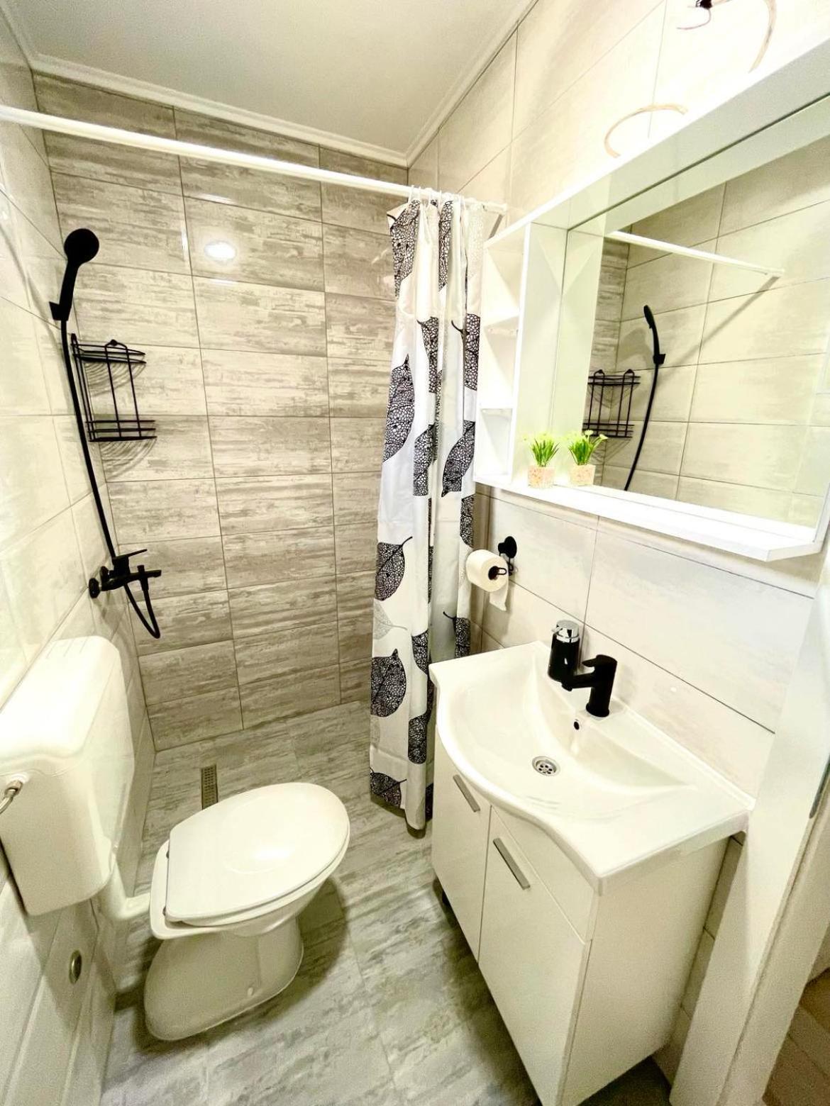 Apartment Adel