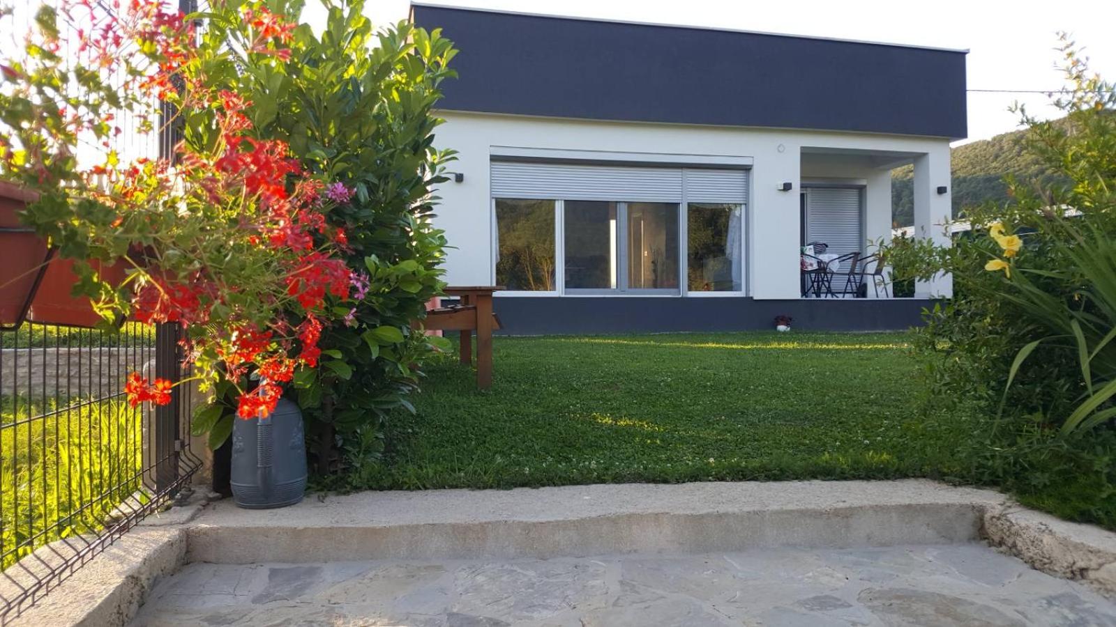 House De Luxe