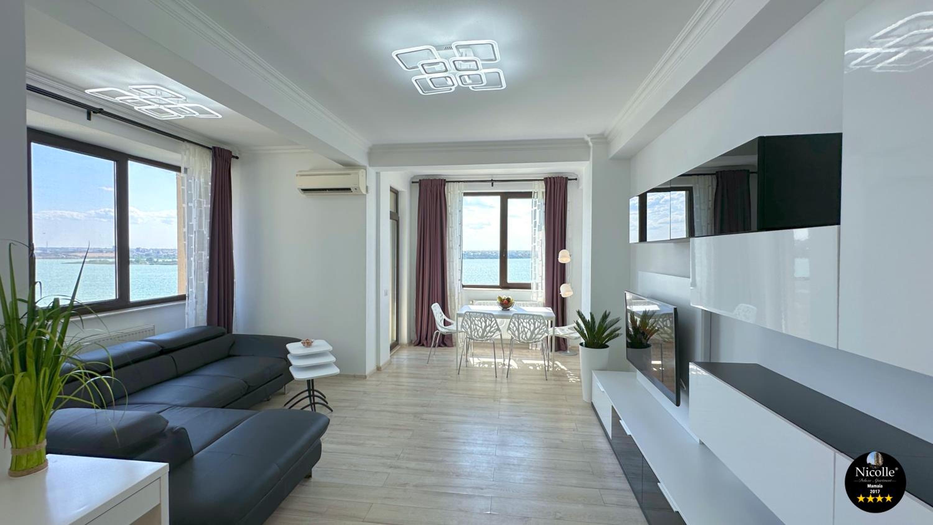 Deluxe Nicolle Solid Residence Mamaia view 4