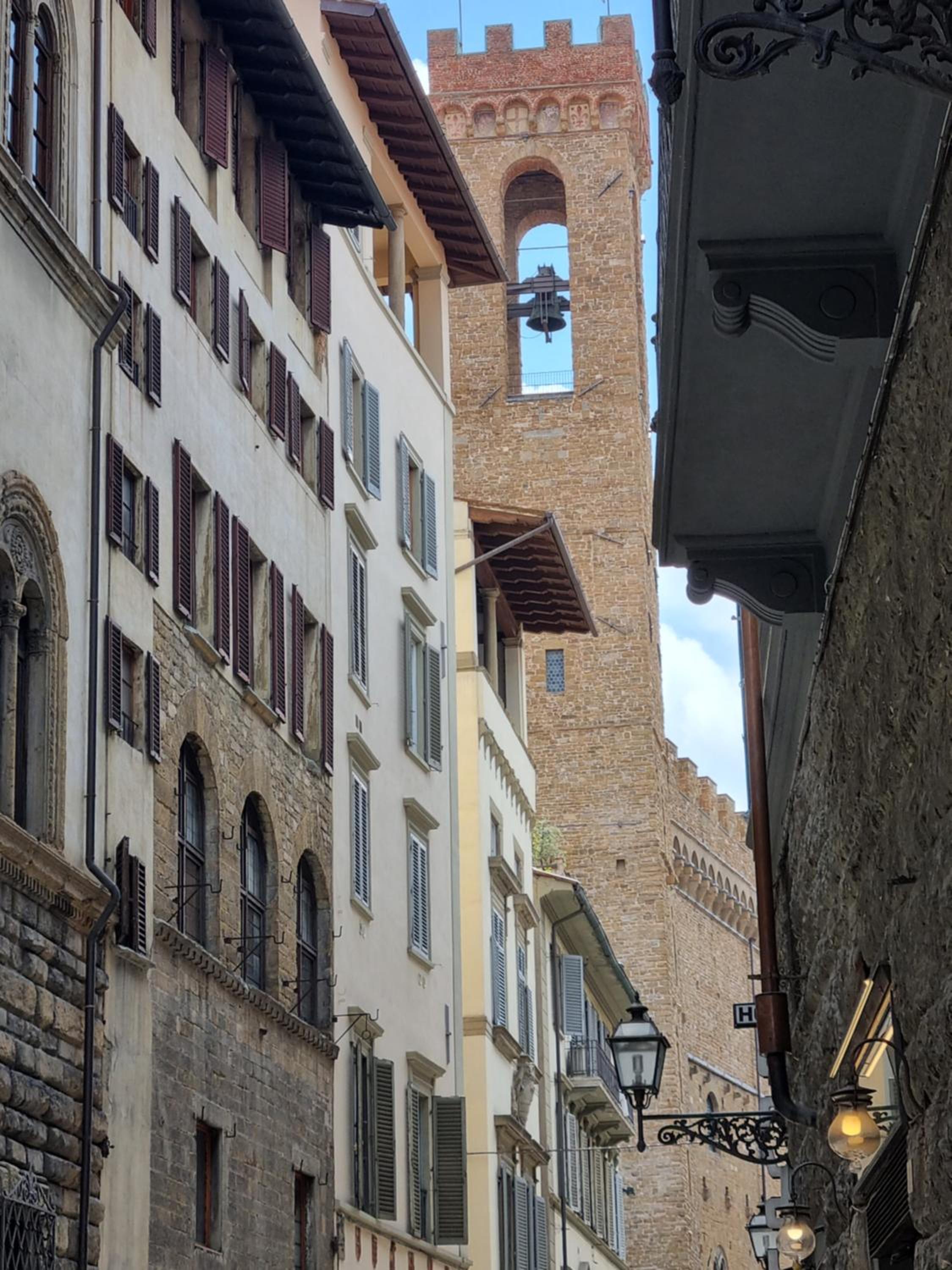 LA SEDE DELL'ARTE Monolocale Studio e Camere in Torre Medievale vicino a Duomo e Piazza Signoria