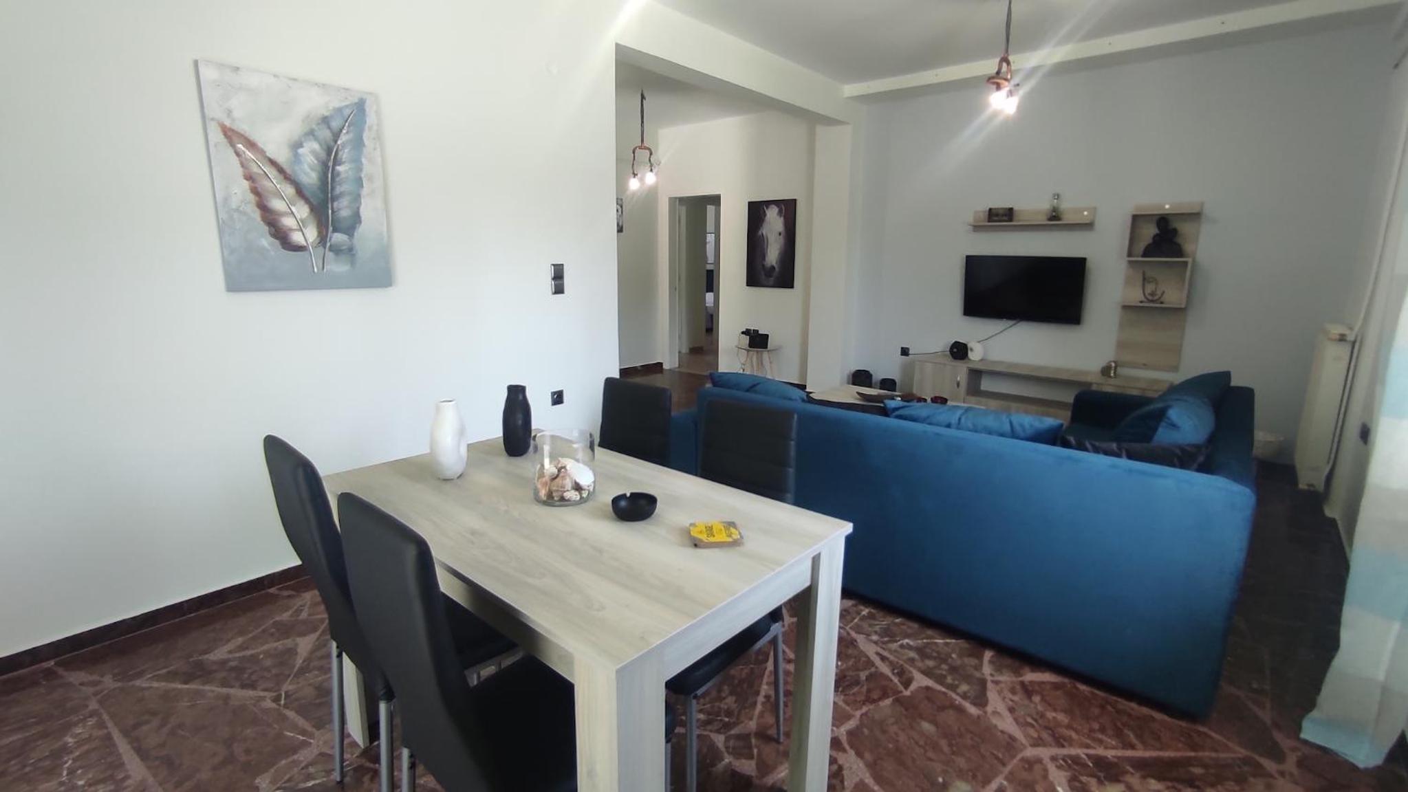 City Apartment w3 BR spacious yard
