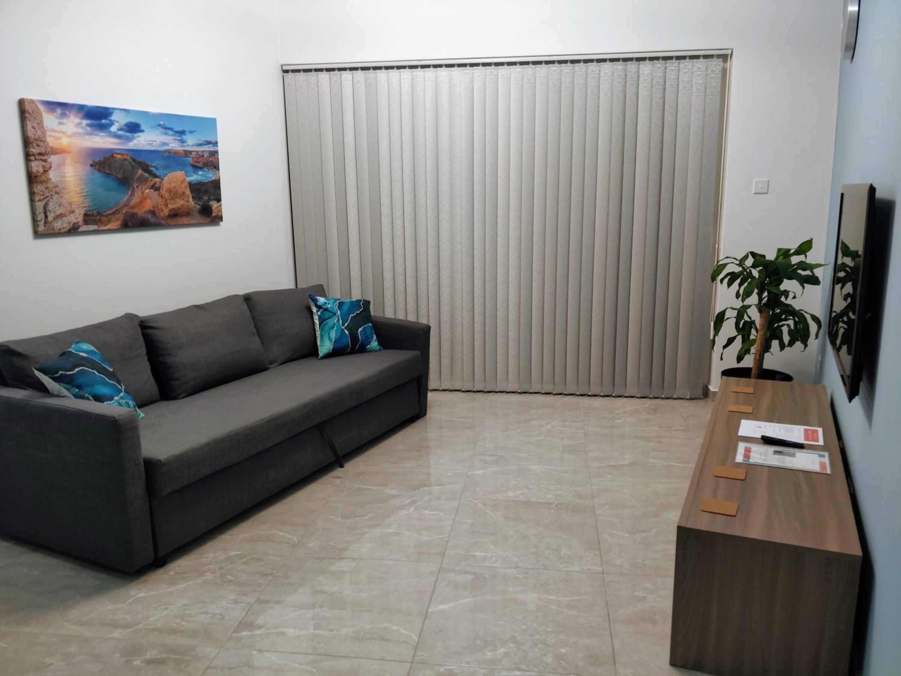 Deggies Apartments - spacious, modern apartment! photo 5
