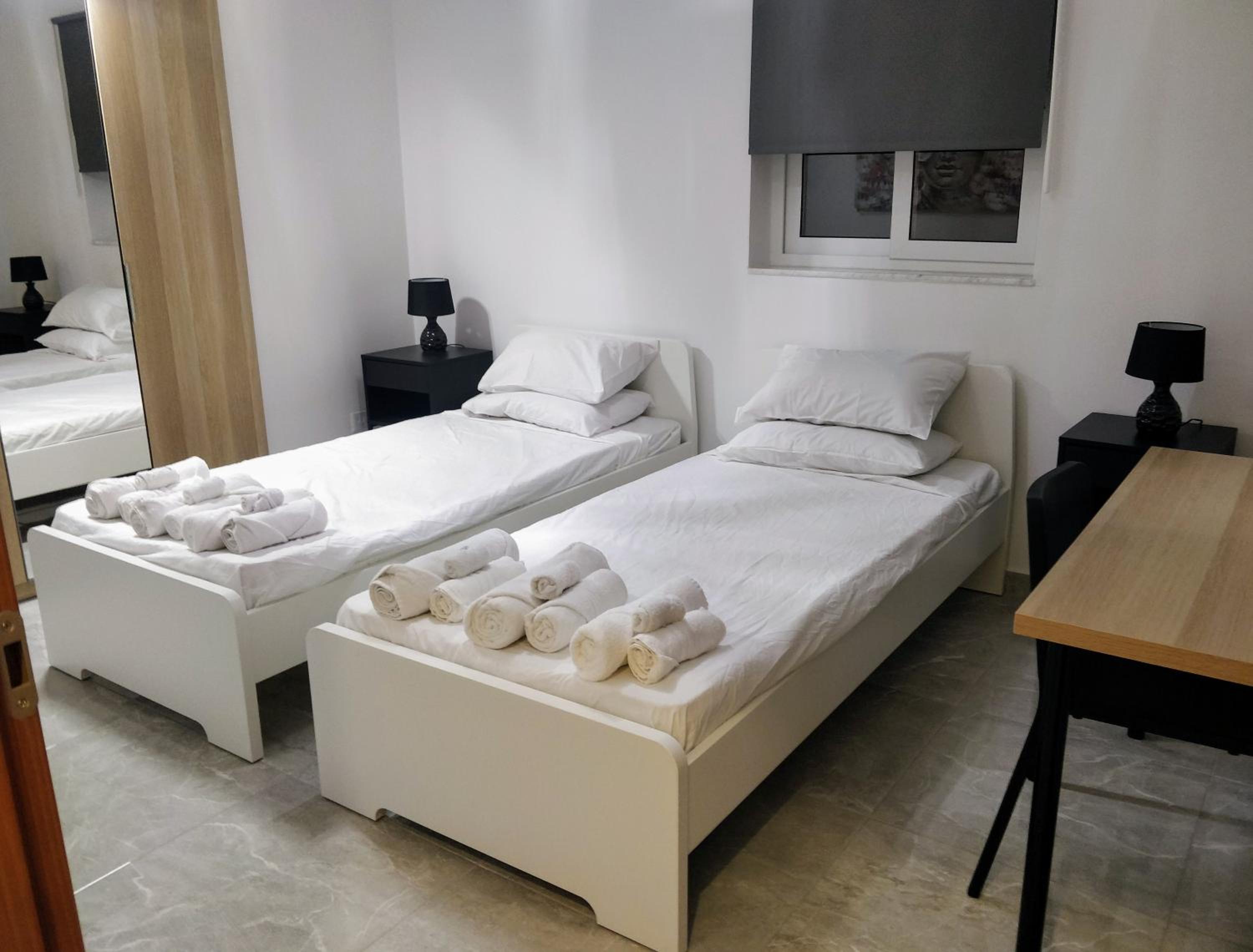 Deggies Apartments - spacious, modern apartment! view 4