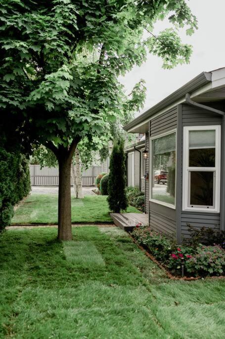 Charming Kelowna Haven with Hot Tub, Parking & Pet Friendly