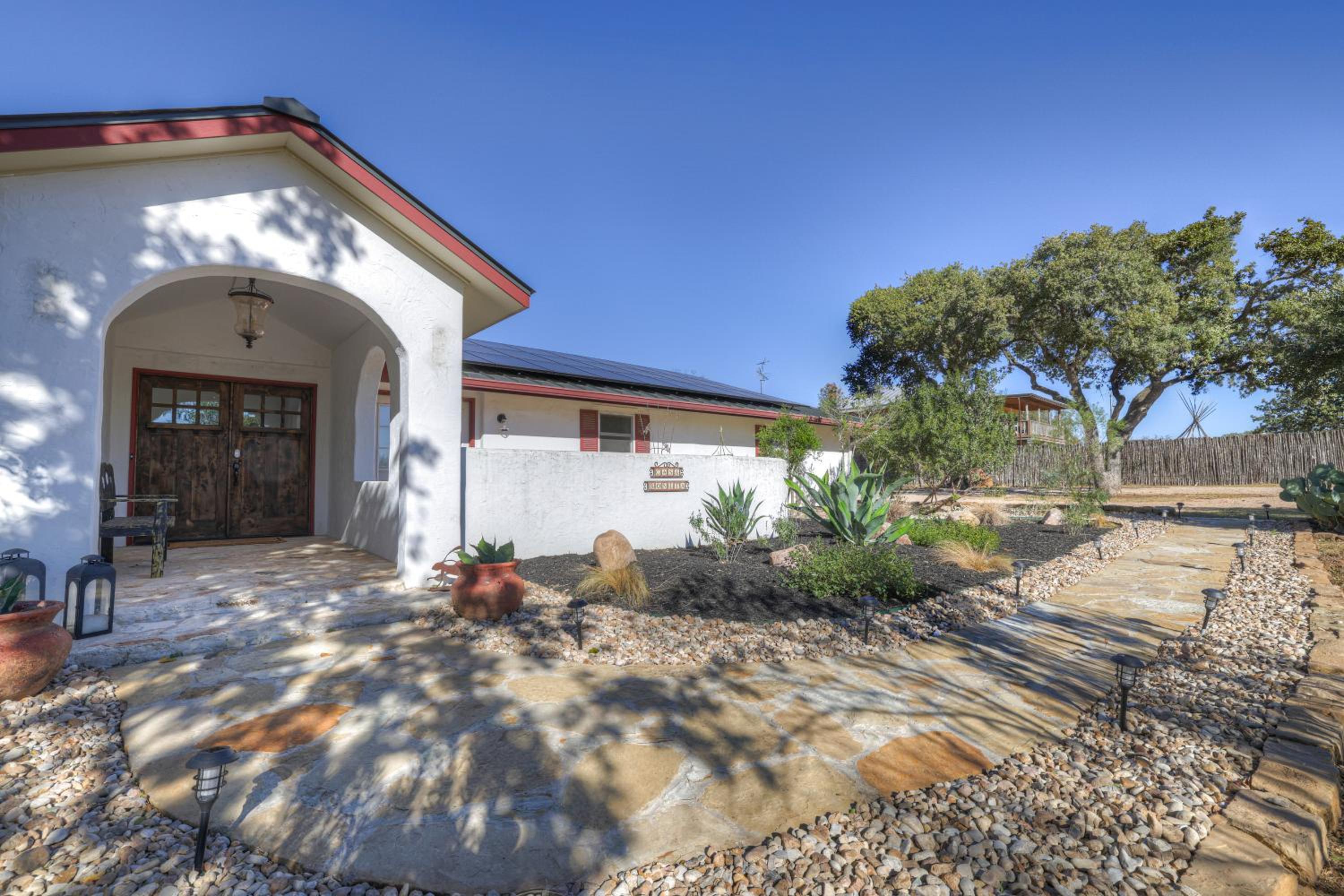 Casa Bonita: Scenic Hill Country Views! view 2