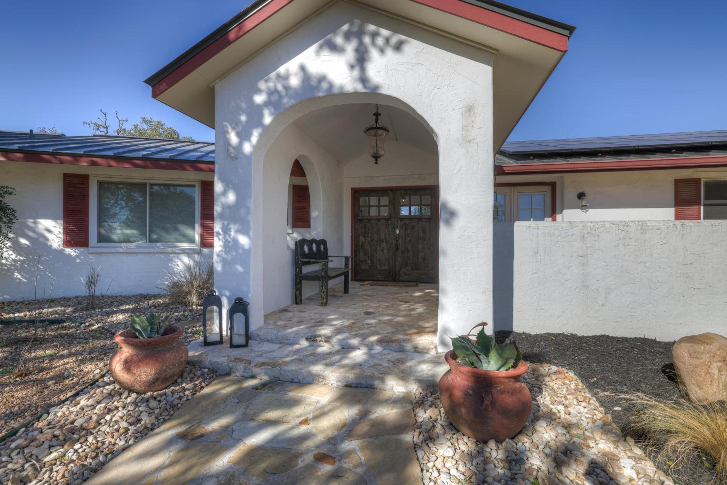 Casa Bonita: Scenic Hill Country Views! view 3