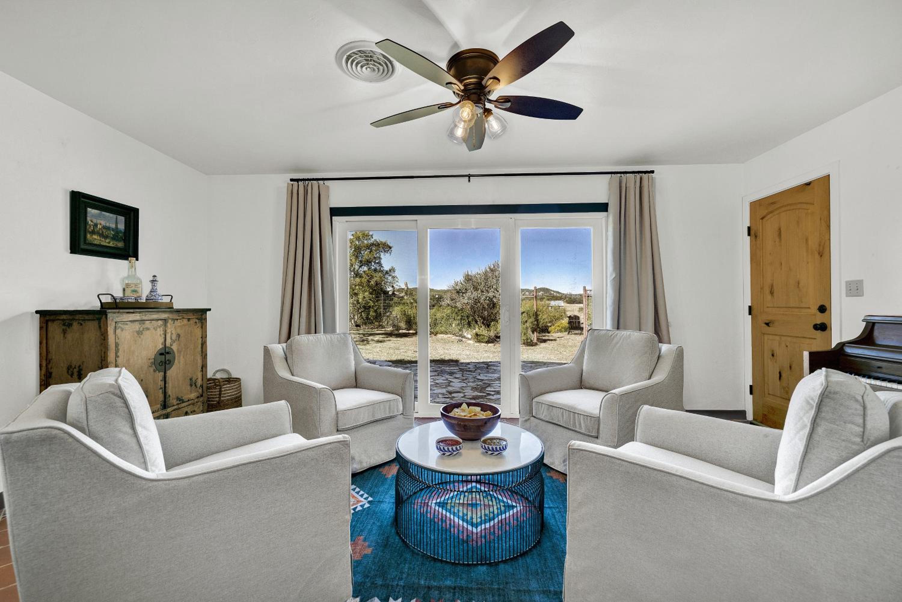 Casa Bonita: Scenic Hill Country Views! view 4