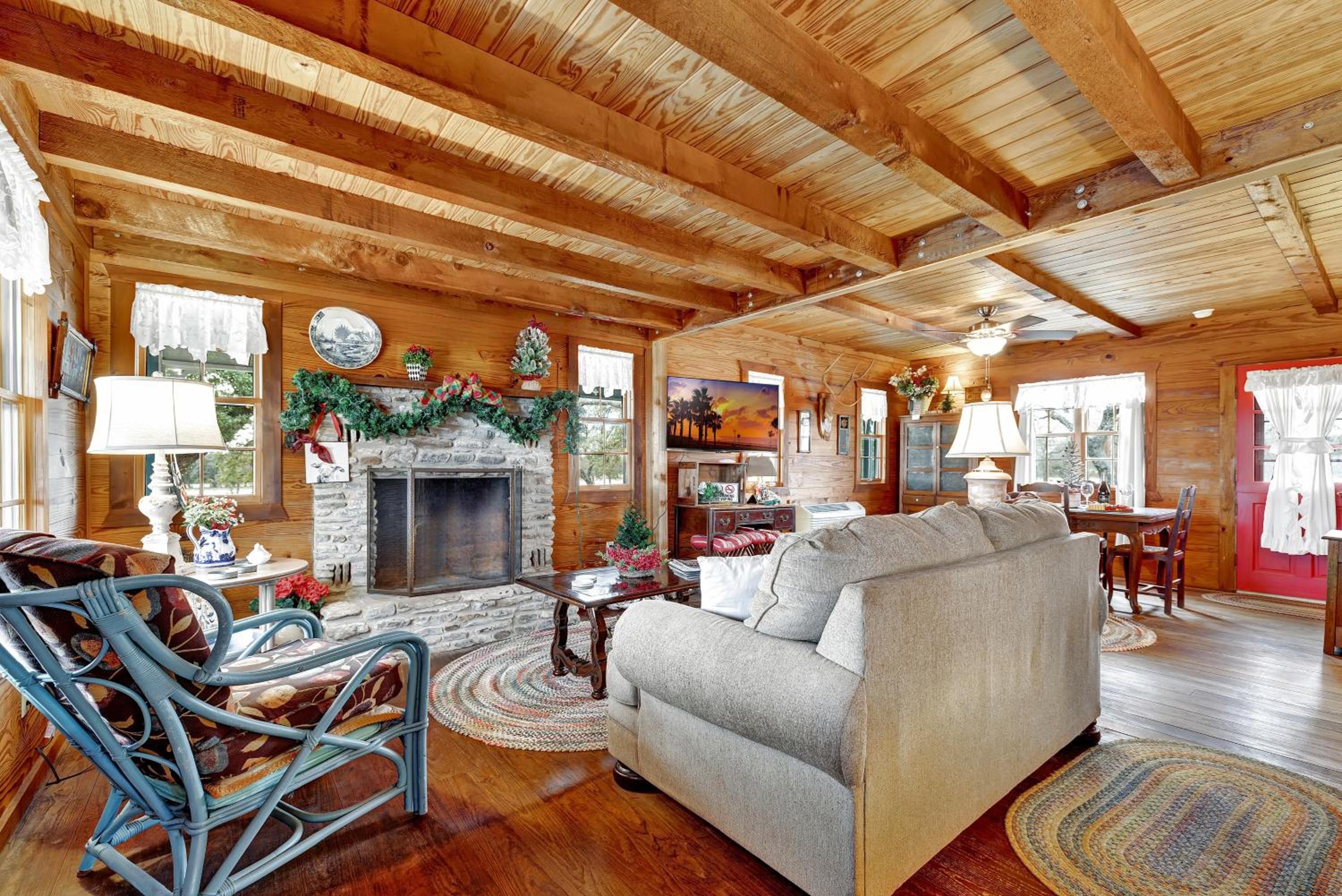 Das Liebe Haus- Peaceful-12 mi to Downtown Fred view 2