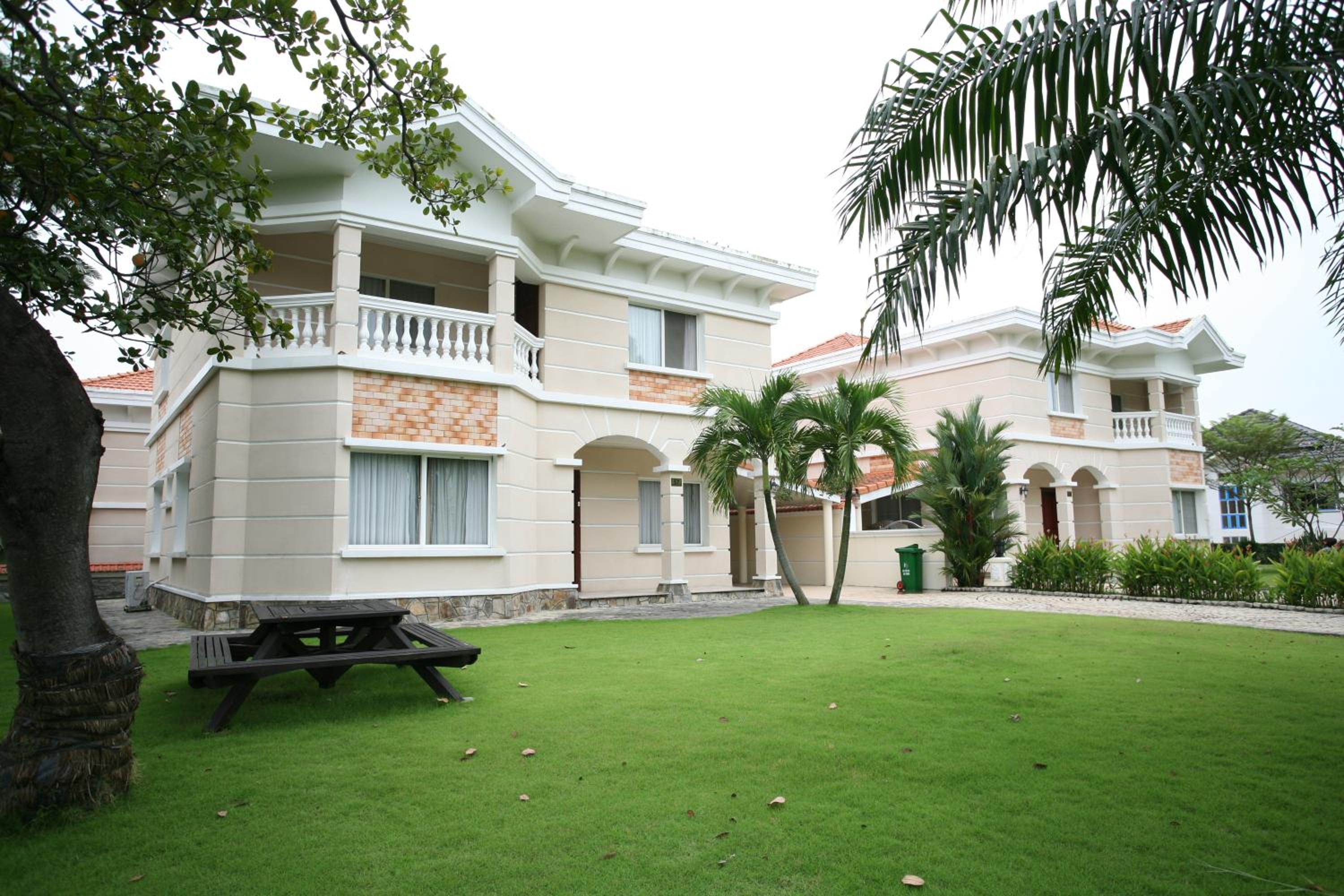 Vietnam Golf - Lake View Villas
