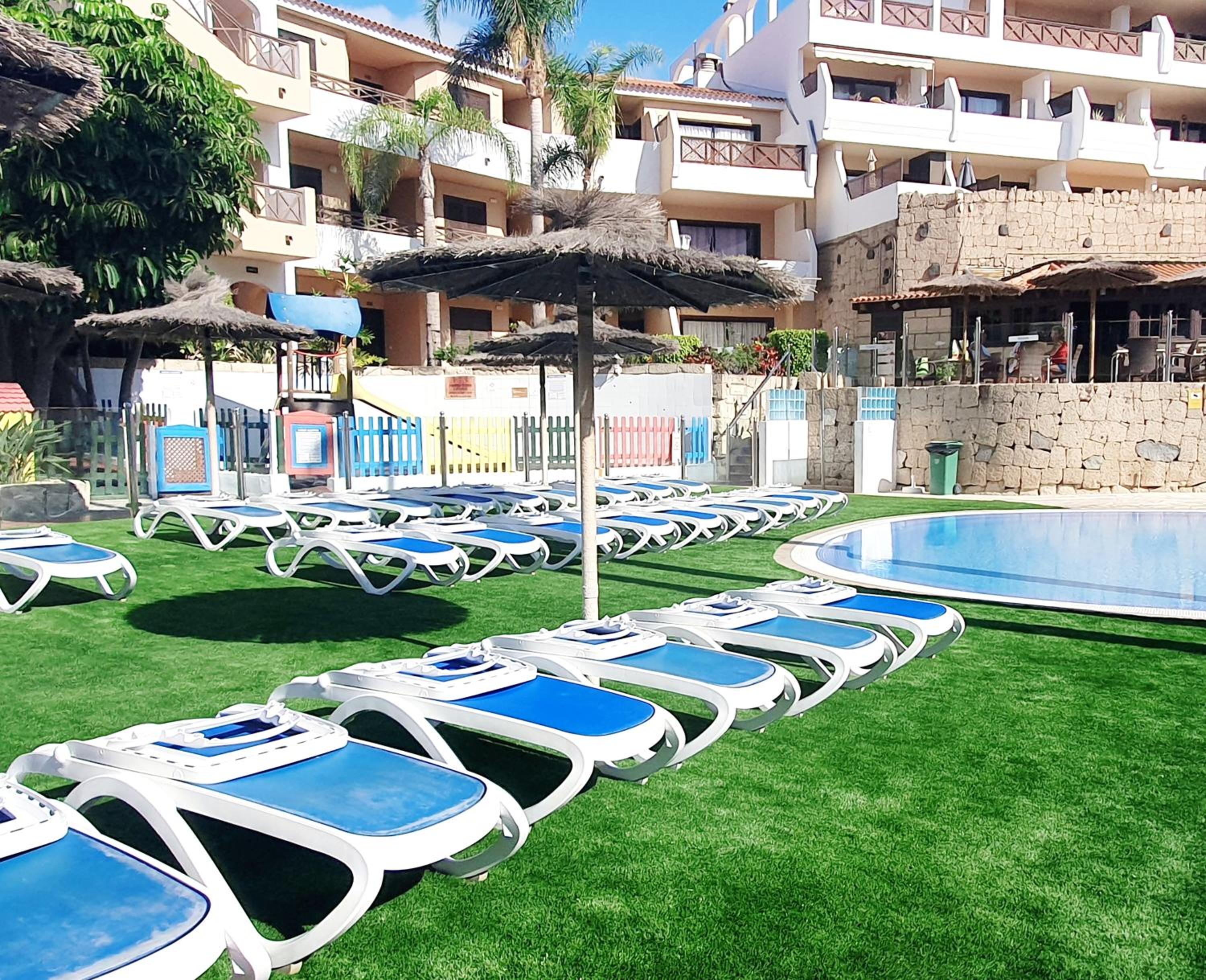 Spacious apartment with private garden in Tenerife south
