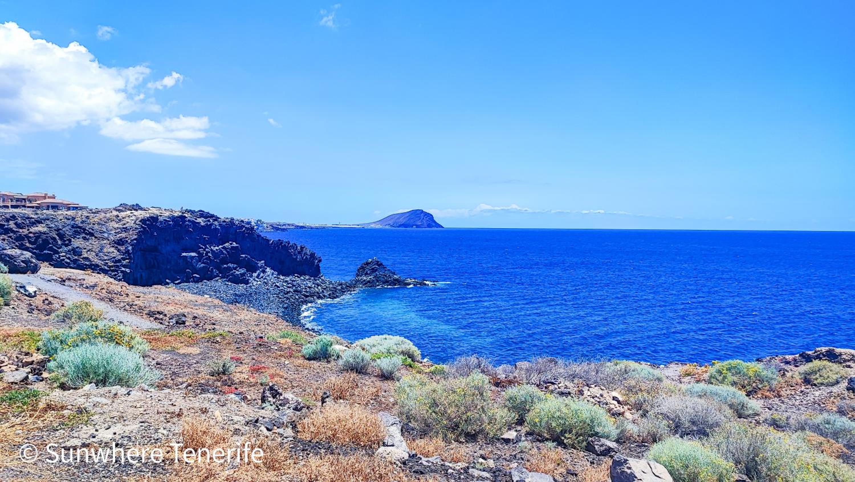 Spacious apartment with private garden in Tenerife south