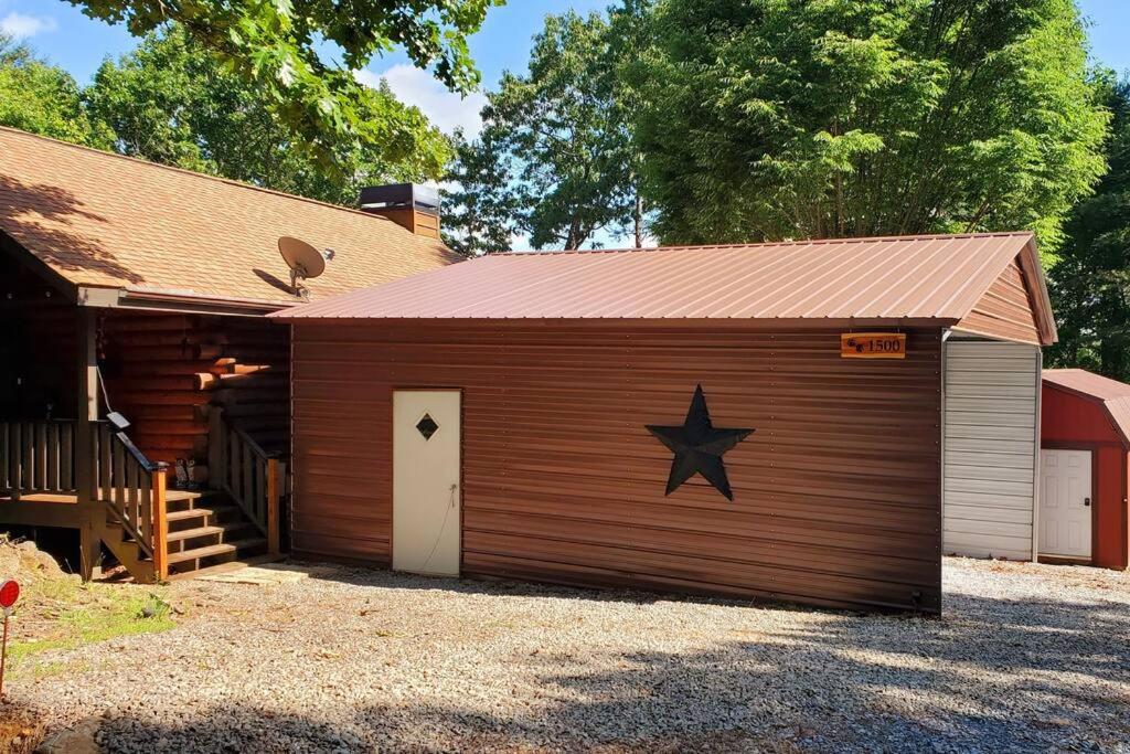 Charming Cabin with Game Room & Firepit