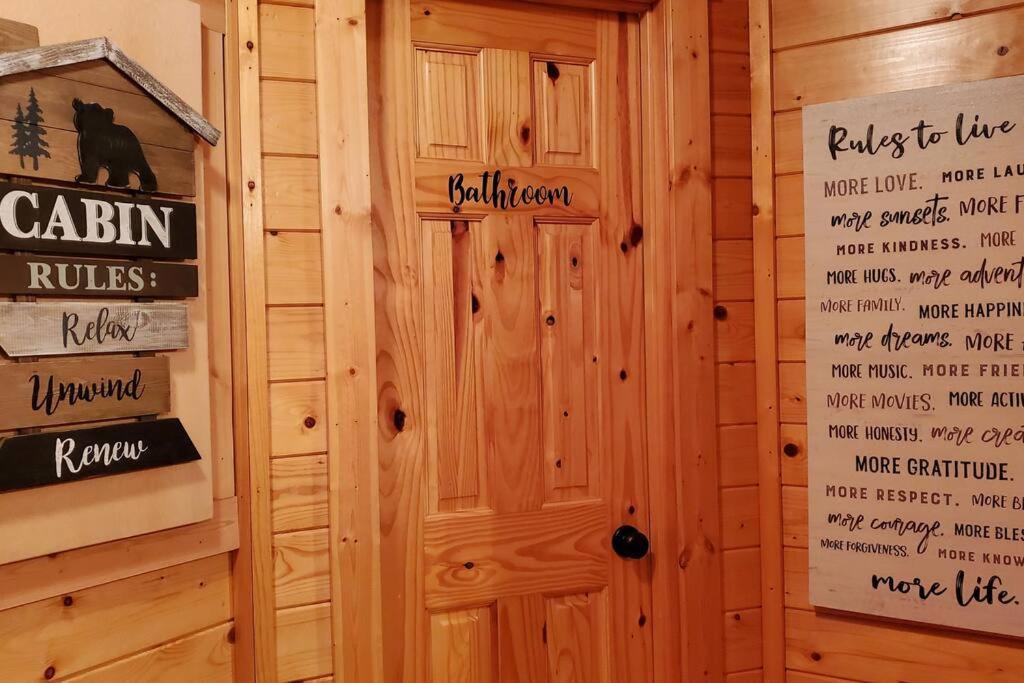Charming Cabin with Game Room & Firepit