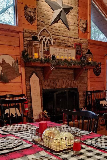 Charming Cabin with Game Room & Firepit