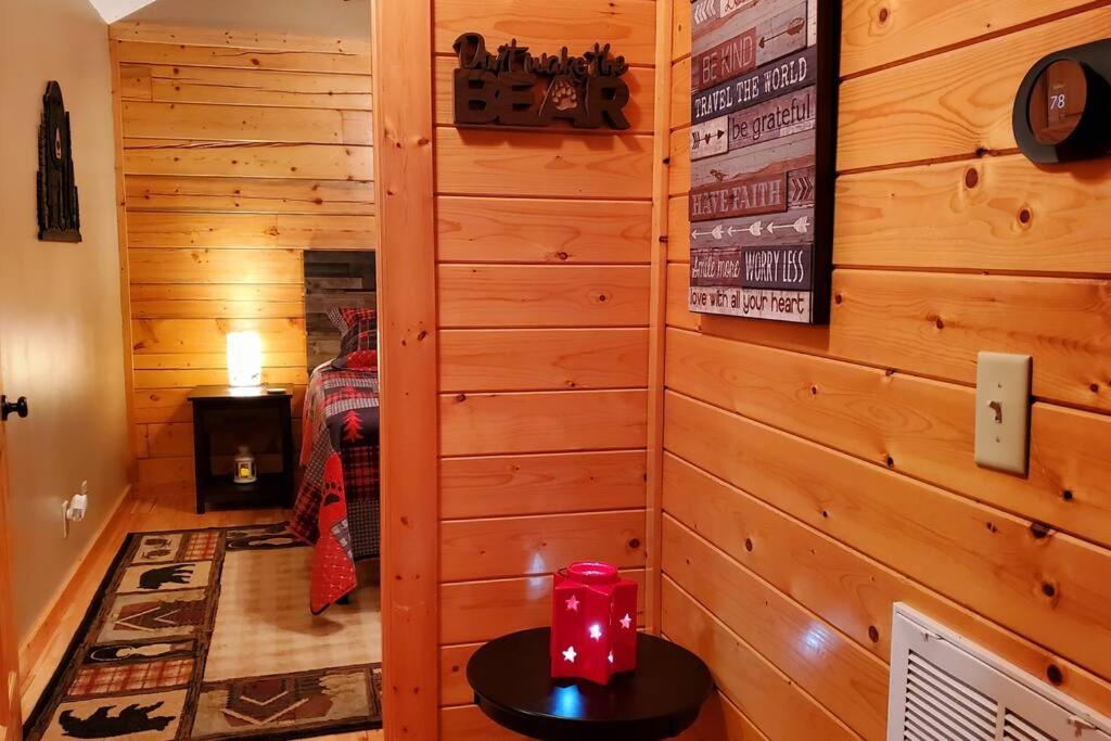Charming Cabin with Game Room & Firepit