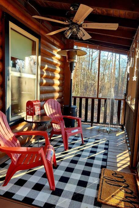 Charming Cabin with Game Room & Firepit