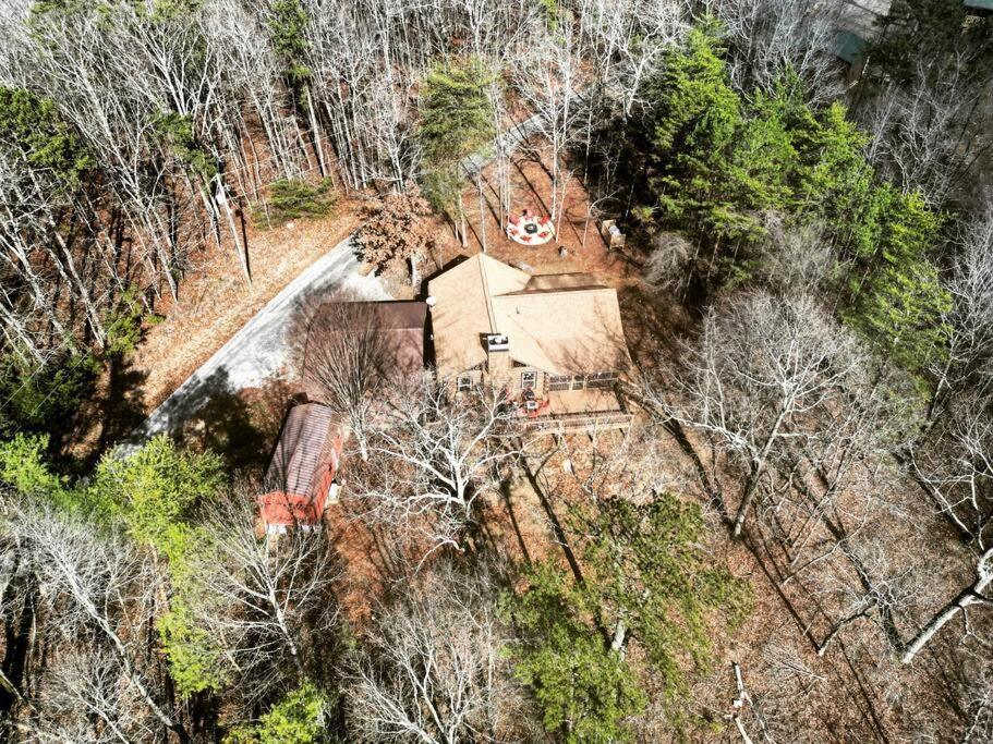 Charming Cabin with Game Room & Firepit