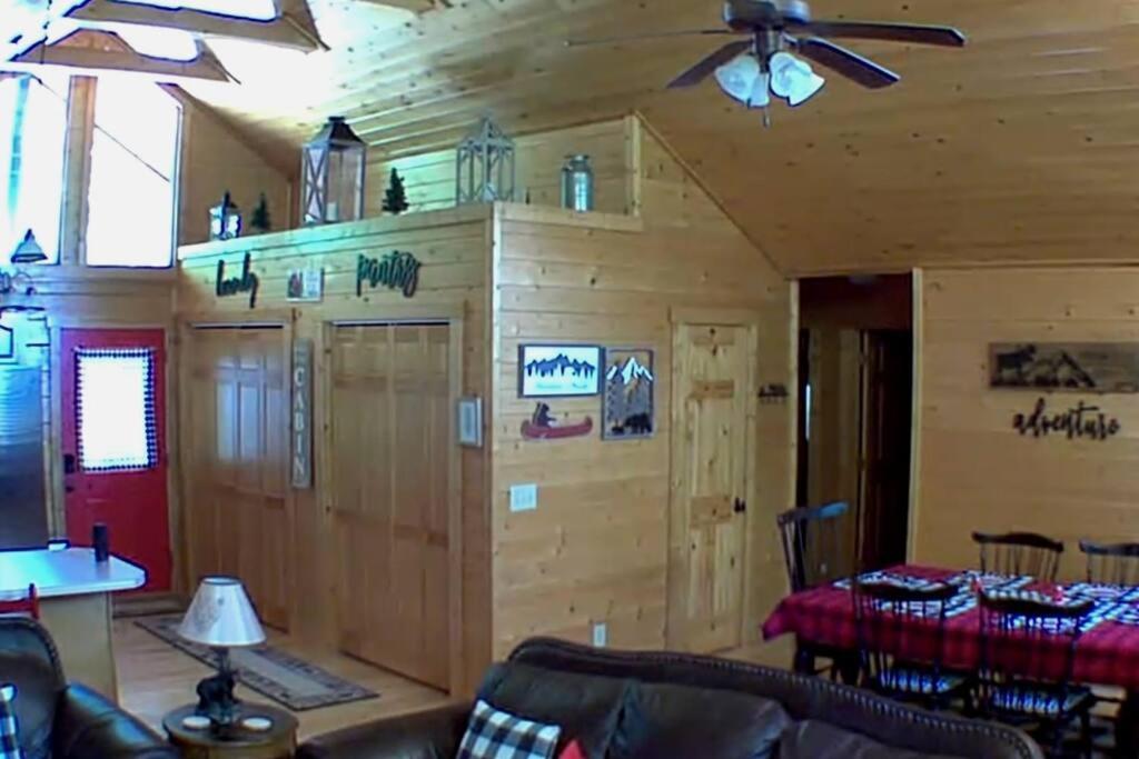 Charming Cabin with Game Room & Firepit