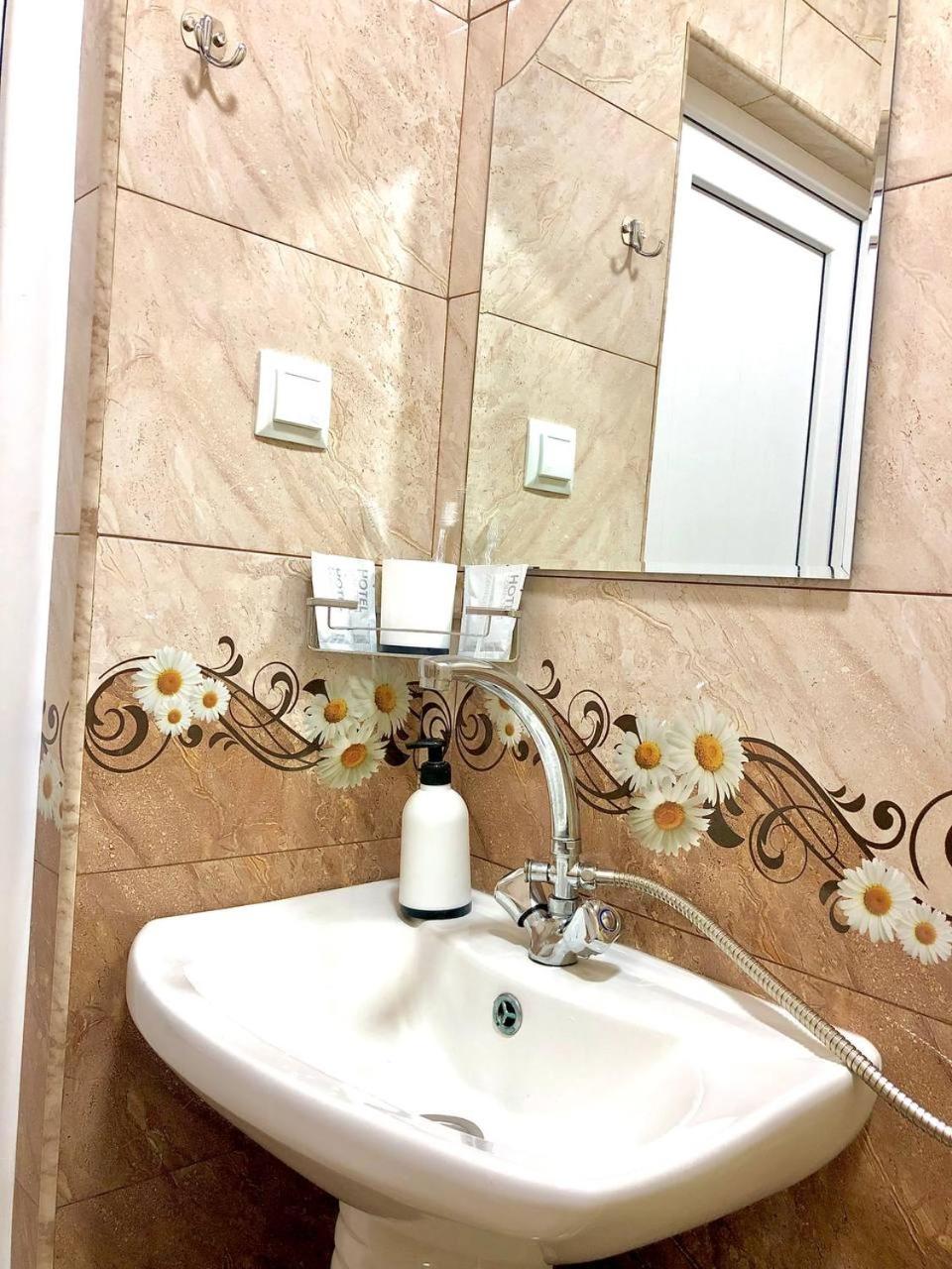 VaLiVa Sanahin Guest House