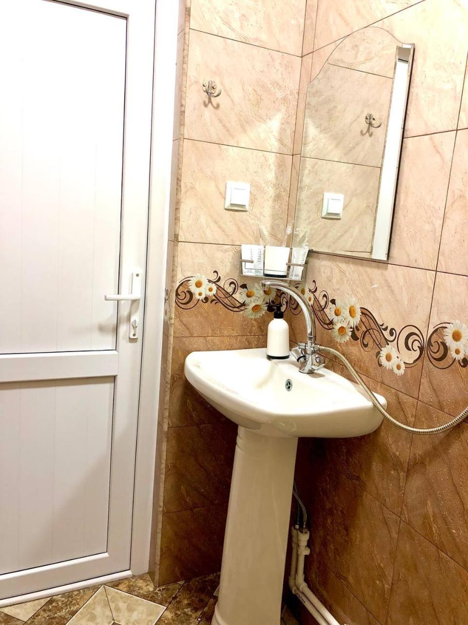 VaLiVa Sanahin Guest House
