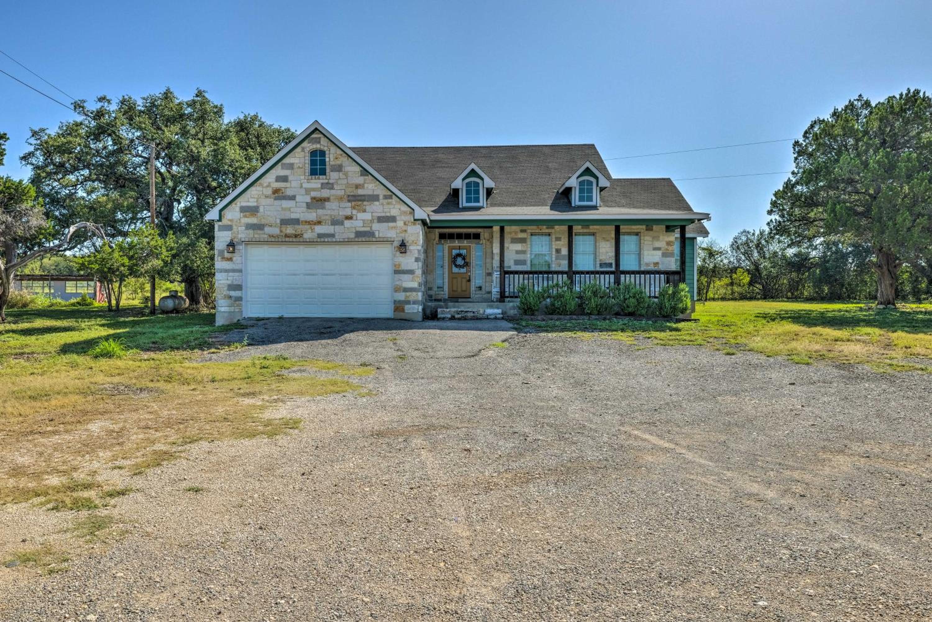 Gorgeous Luxury Home with Hot Tub Just 3 Miles to Dtwn! view 2