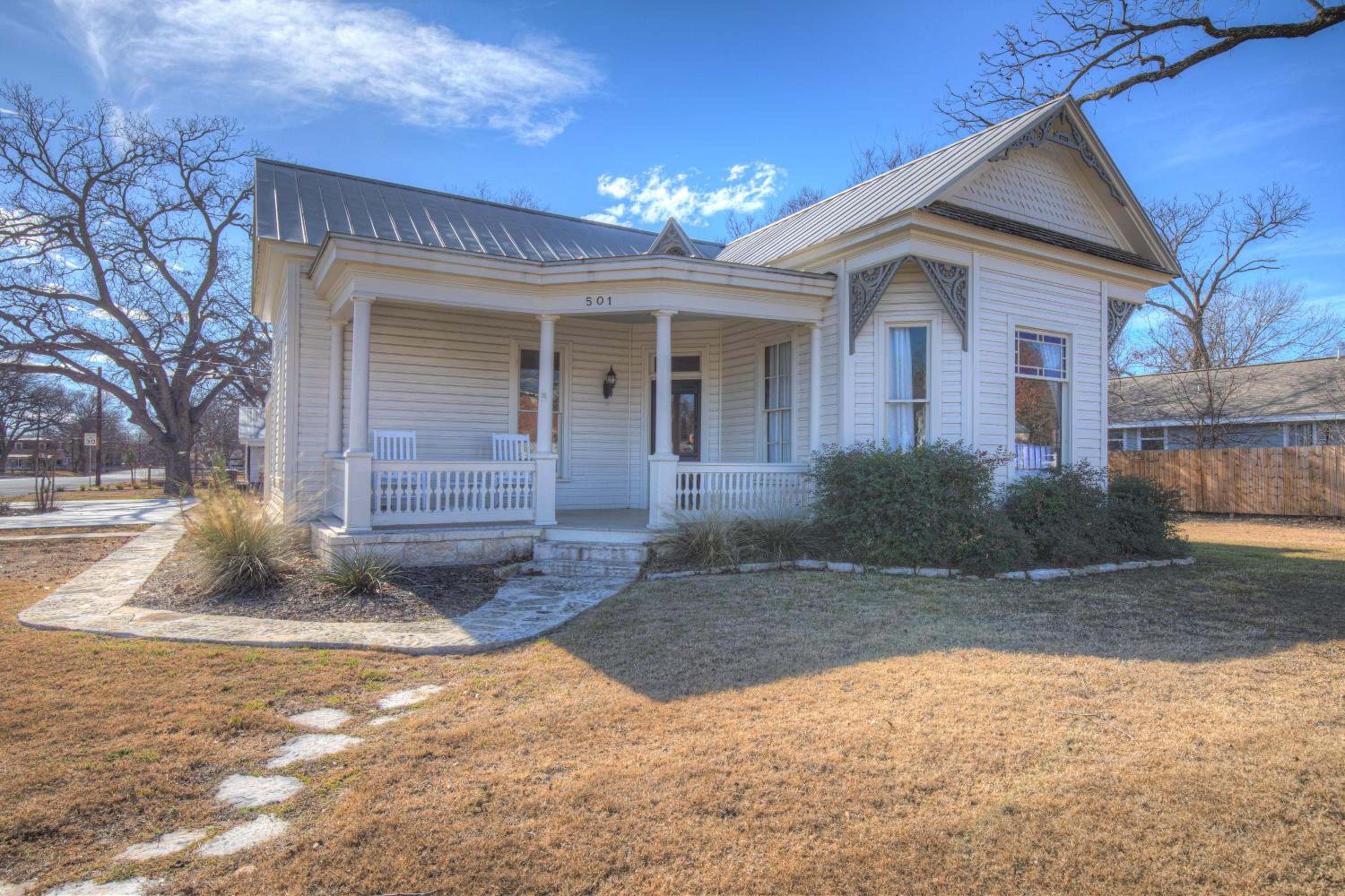Gorgeous Home 1 Blk from Main with Hot Tub & Fire Pit! view 3