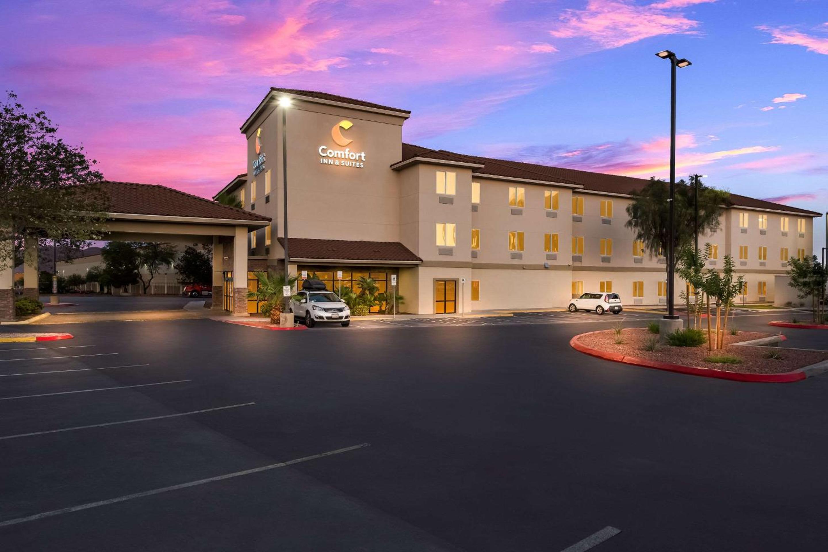 Comfort Inn & Suites Las Vegas - Nellis 2