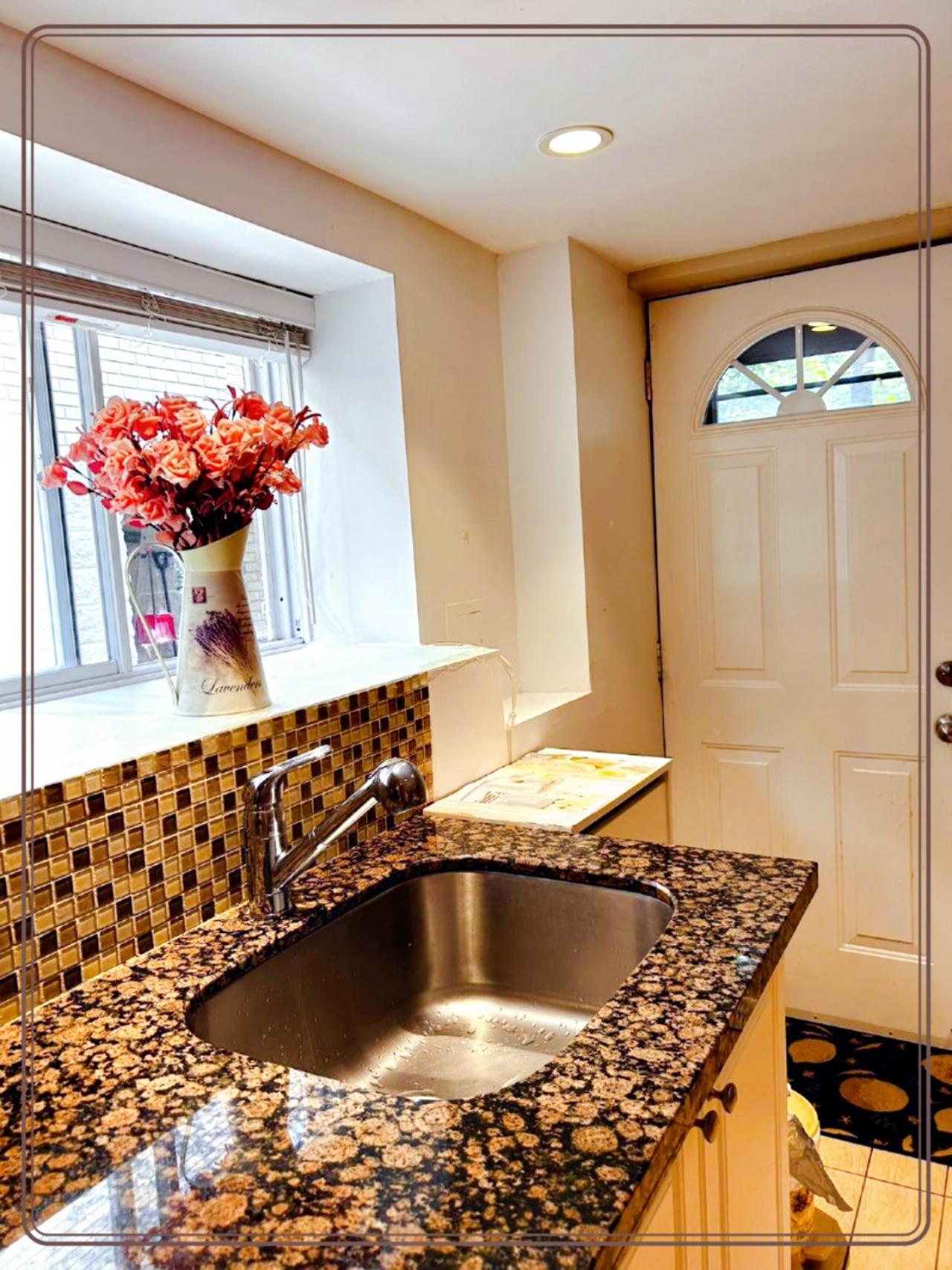 queen-size bed room in midtown