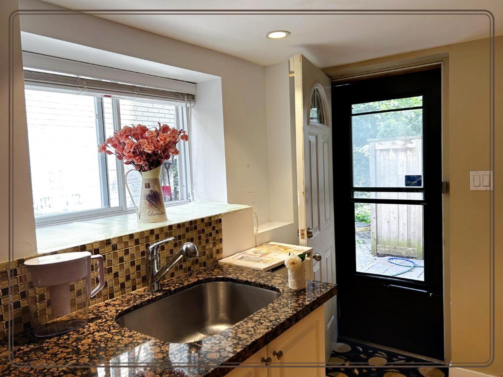 queen-size bed room in midtown