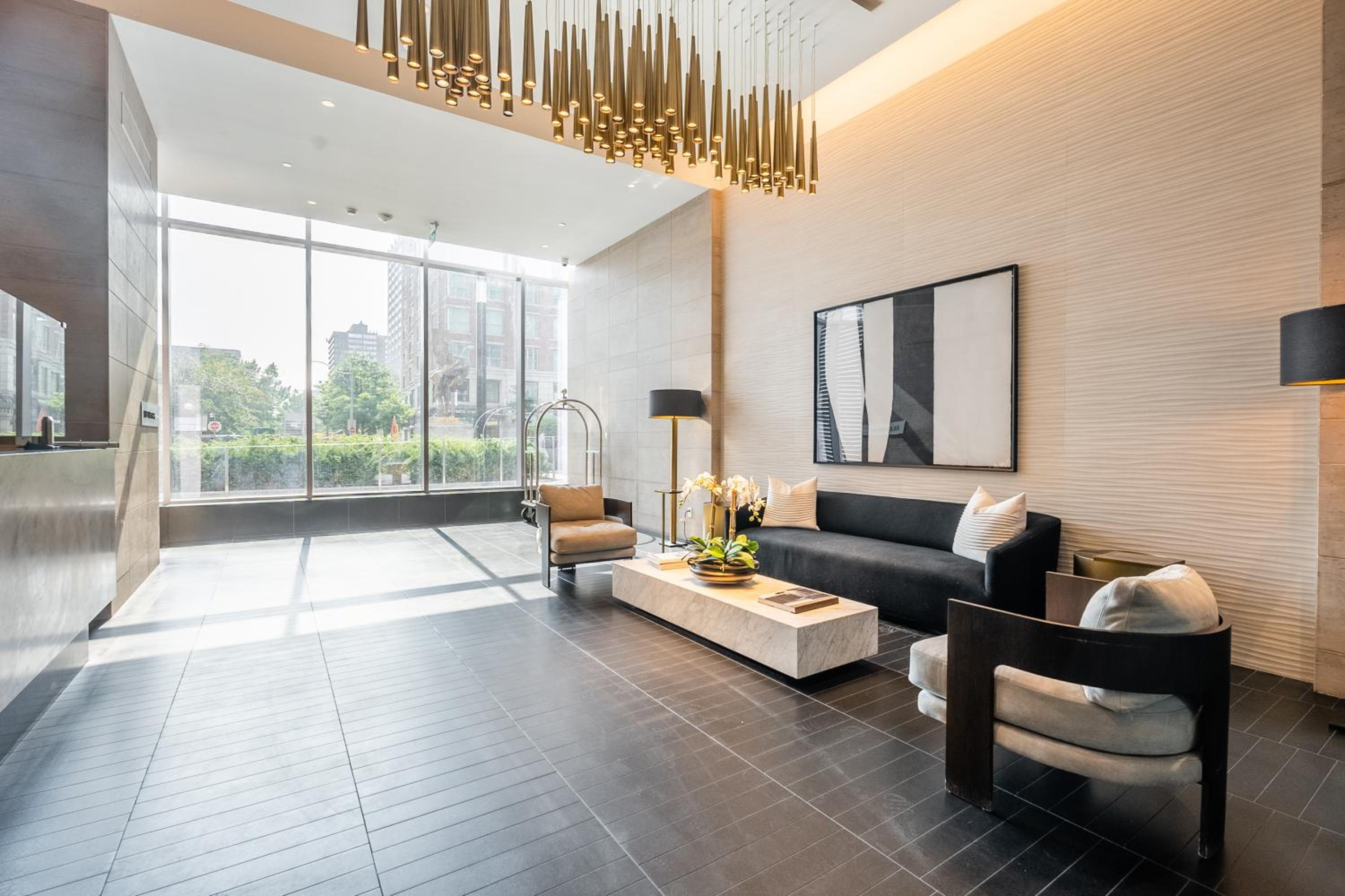 Traveller home in centre Toronto