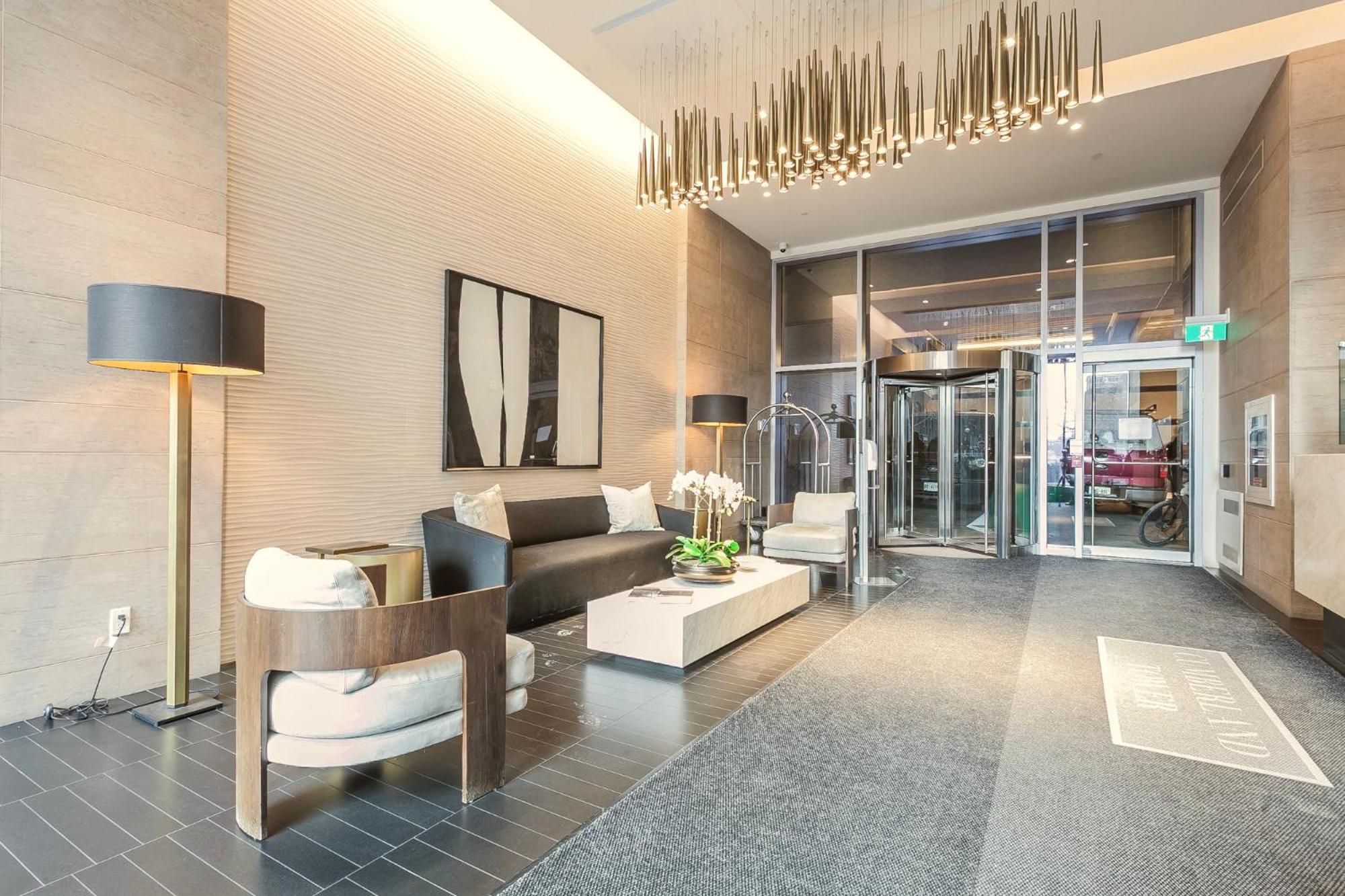Traveller home in centre Toronto
