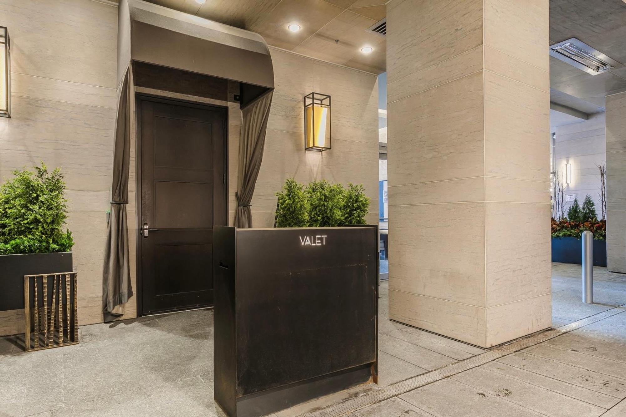 Traveller home in centre Toronto