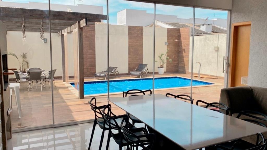 Casa com piscina e duas suítes perto do Parque Lagoa Quente