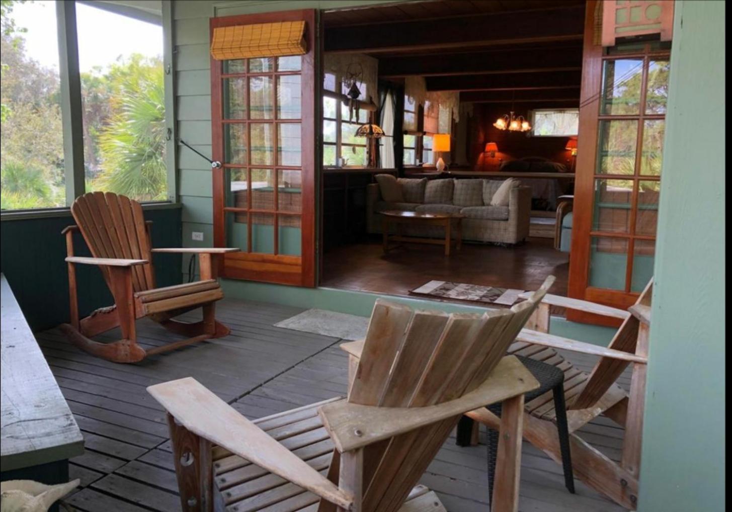 Palm View: Secluded Oasis in Melbourne Village view 4