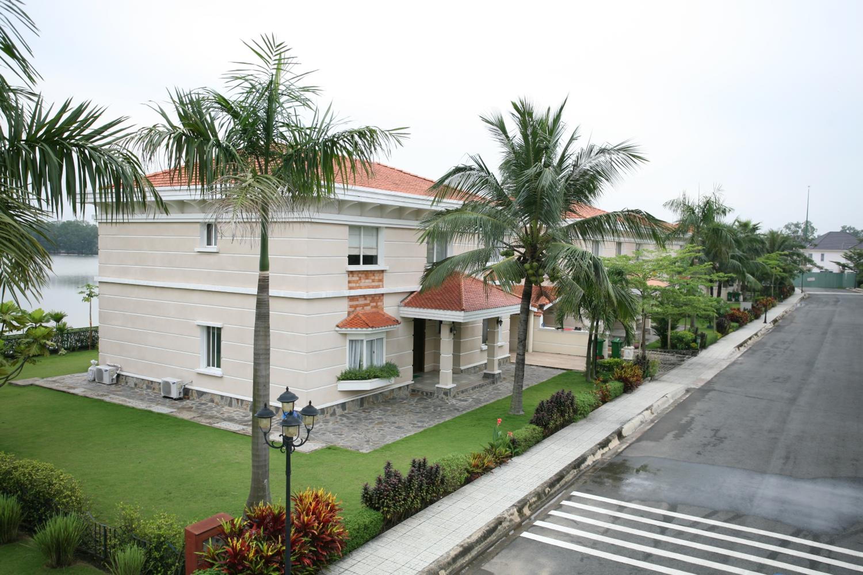 Vietnam Golf - Lake View Villas