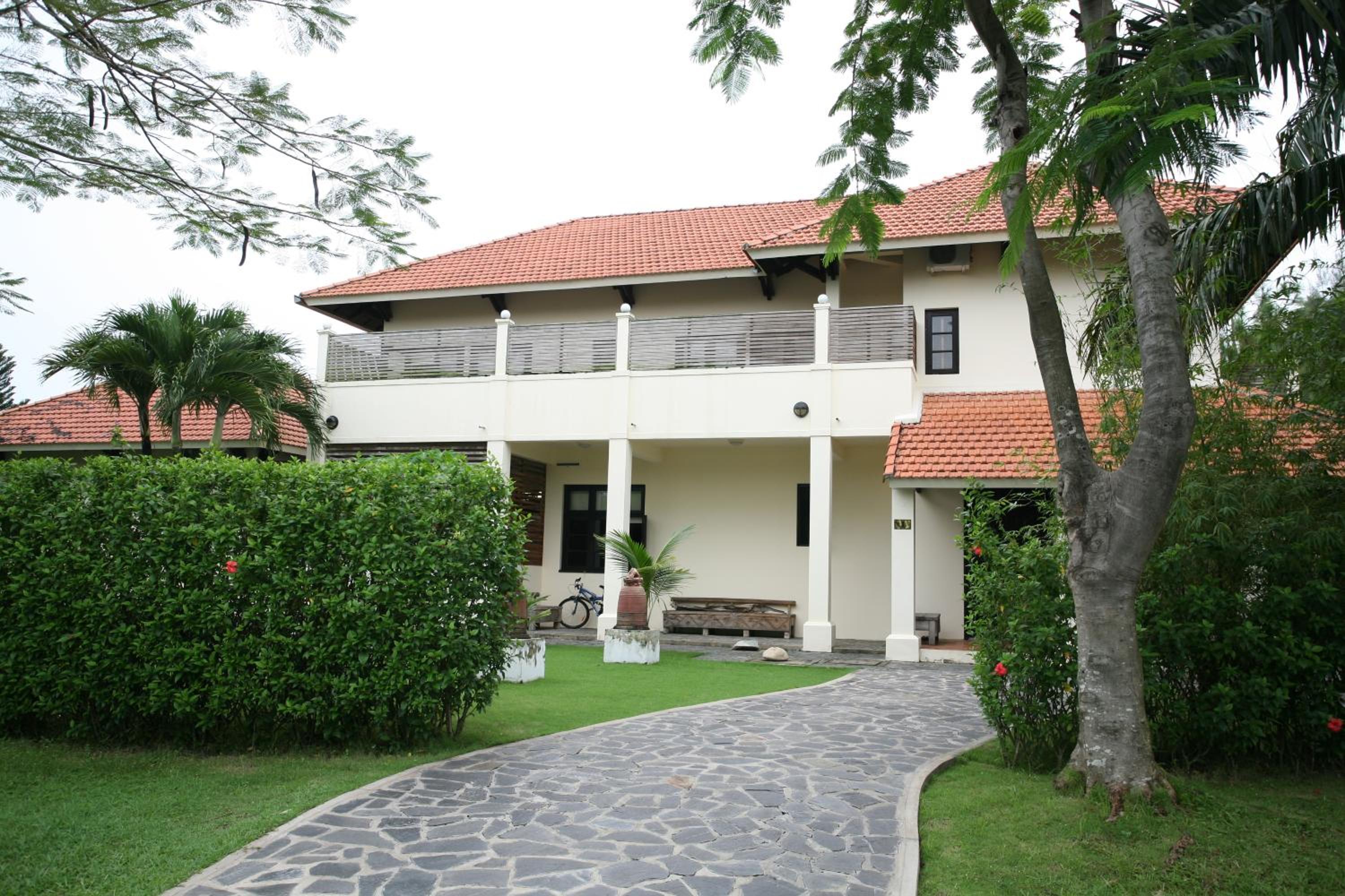 Vietnam Golf - Lake View Villas