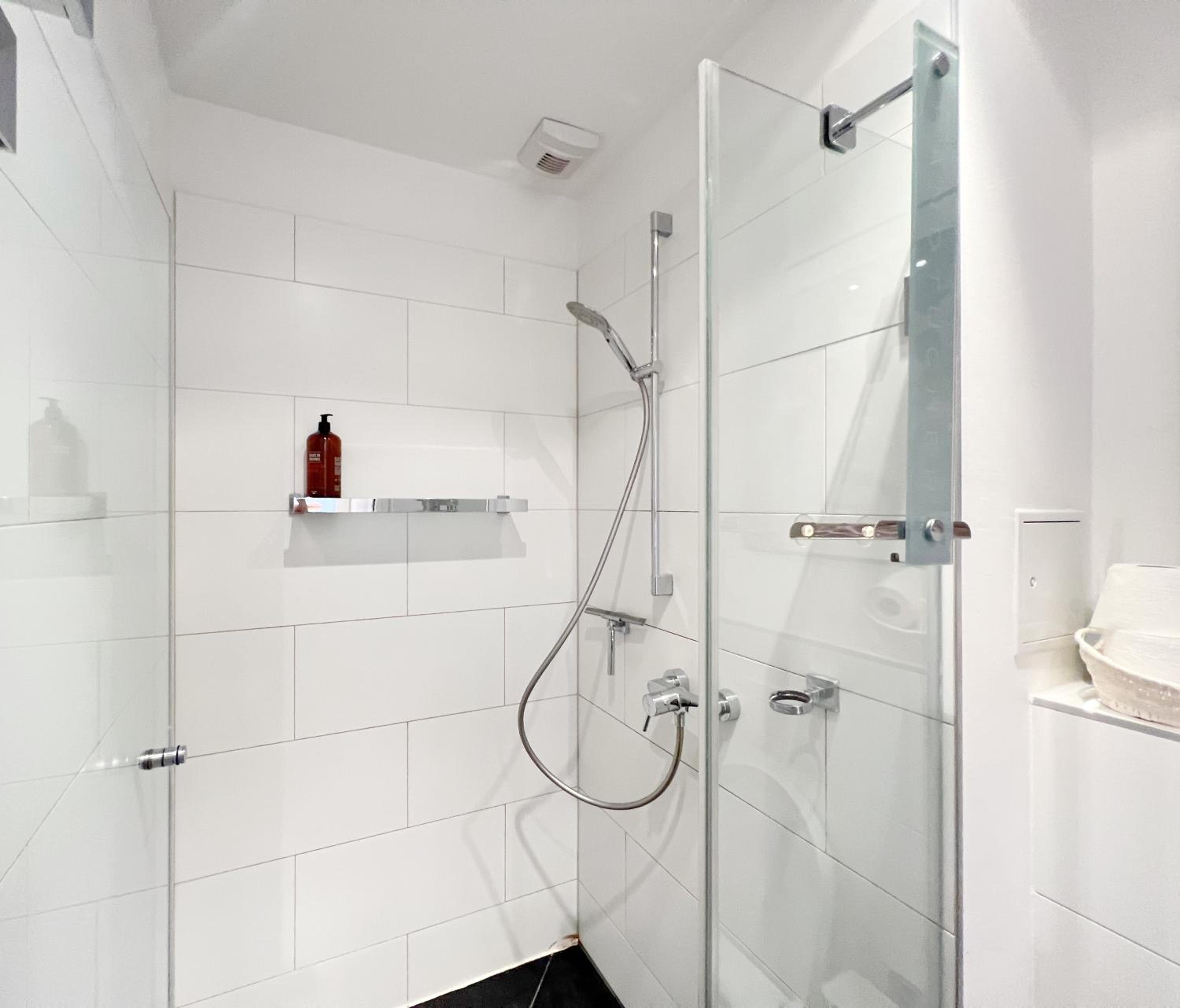 Prime Location Comfort Apartment with Balcony