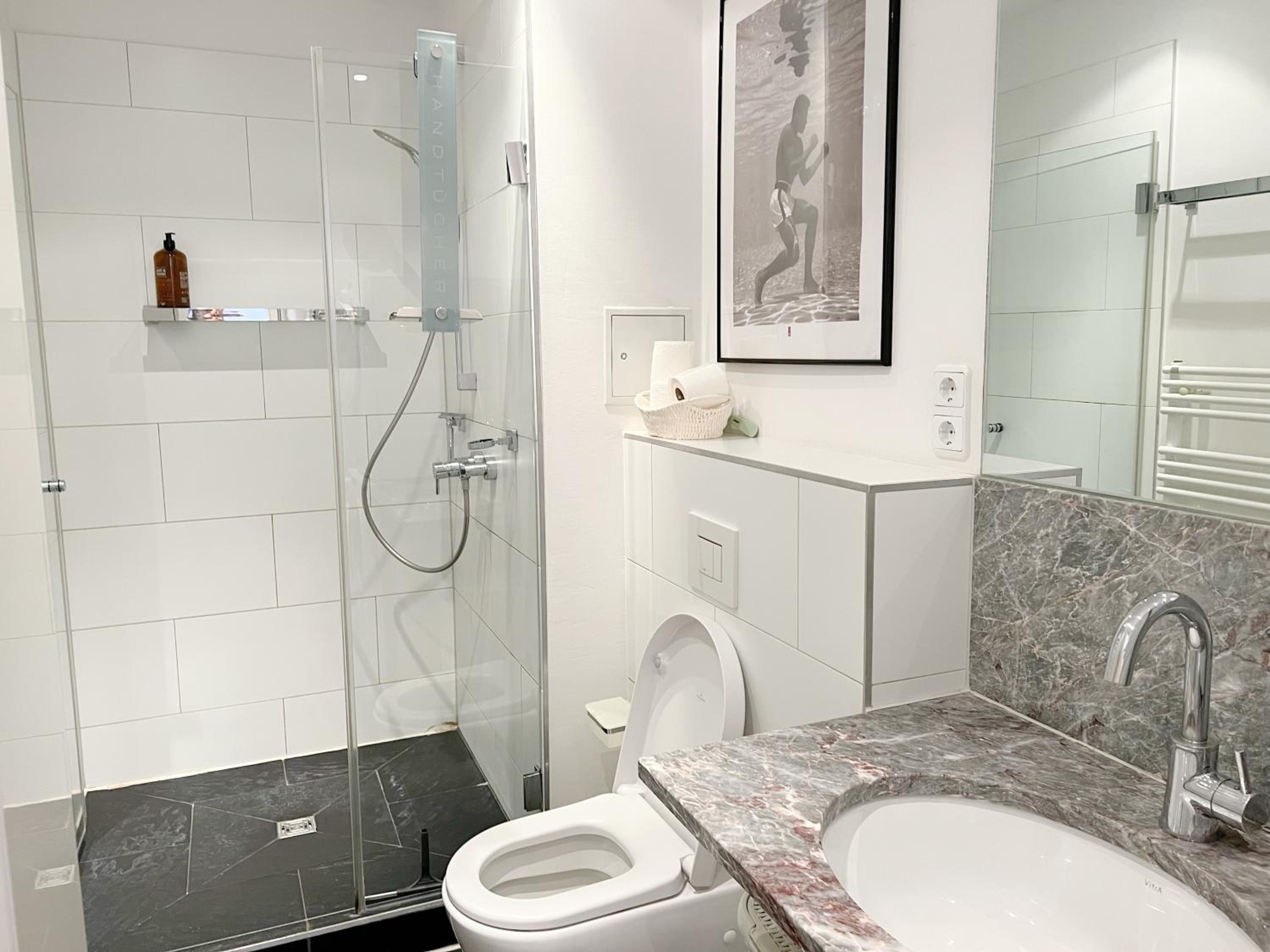 Prime Location Comfort Apartment with Balcony