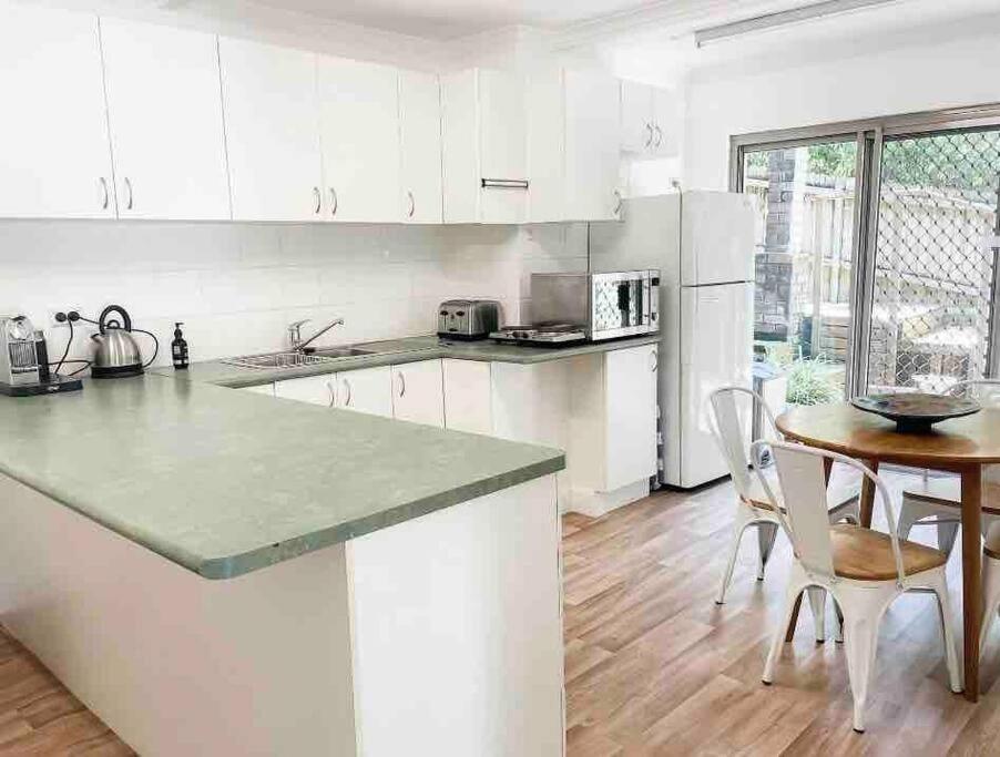 Sydney Vacations - Large backyard for kids and pets, walk to beach. - Property Image 4
