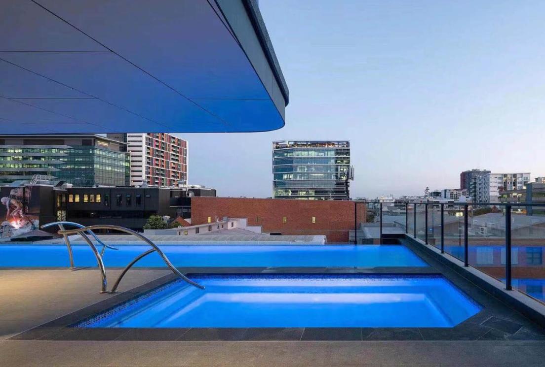 Brisbane Vacations - Heart of the Valley Chic High Level 2BR Apartment - Property Image 3