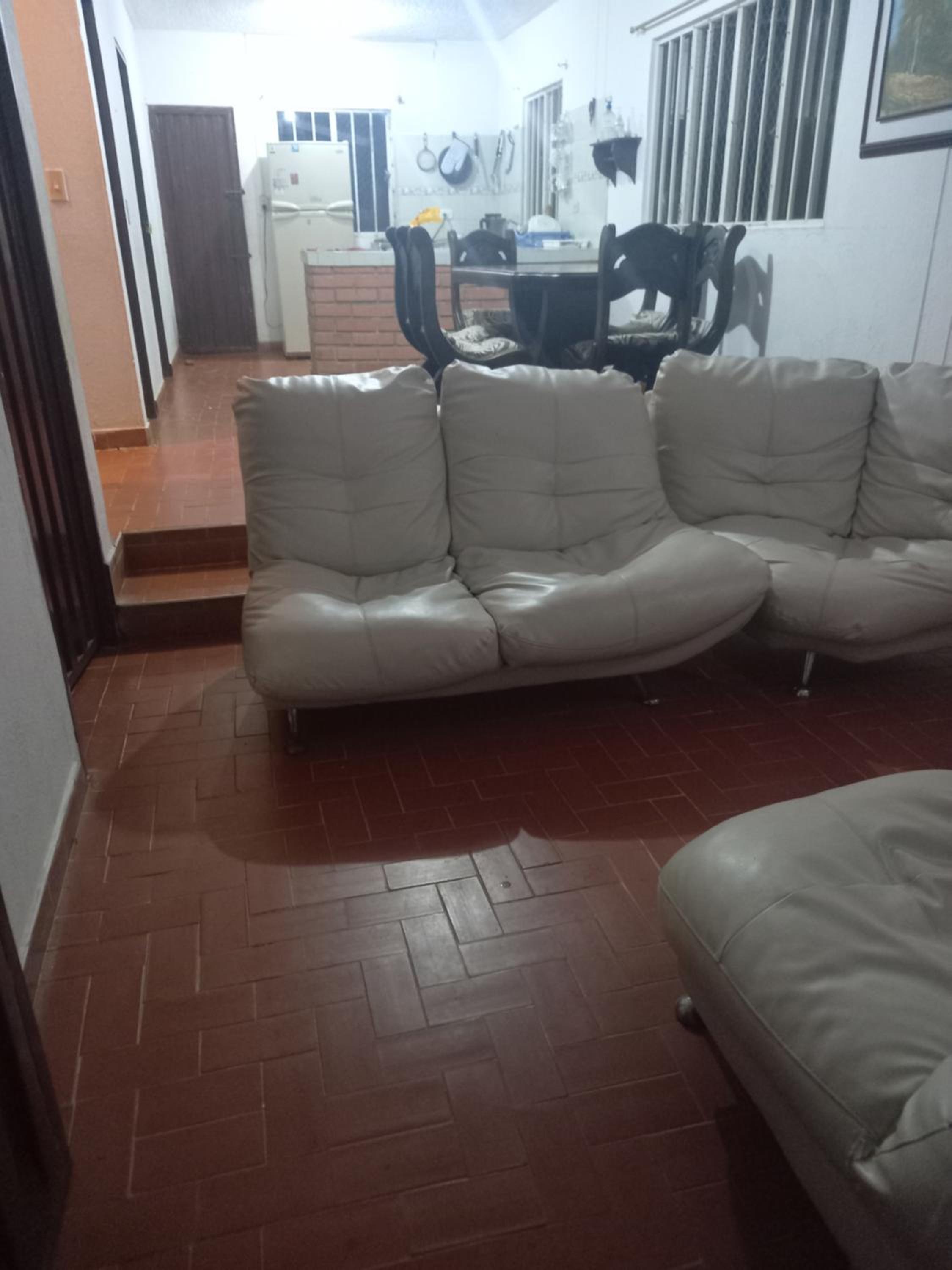 CASA TORO, mesa de los santos