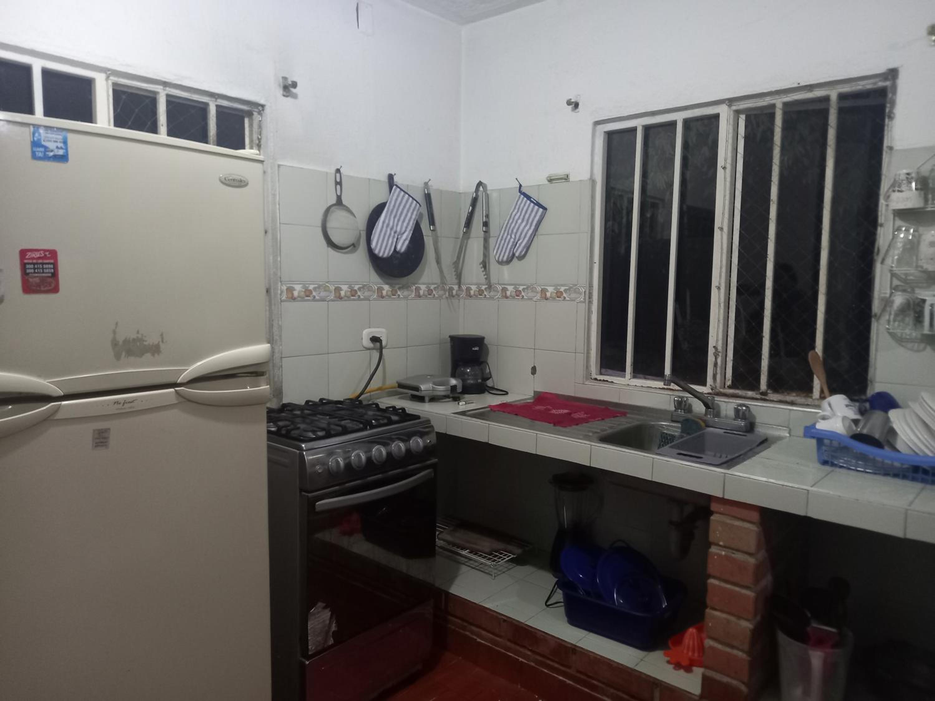 CASA TORO, mesa de los santos