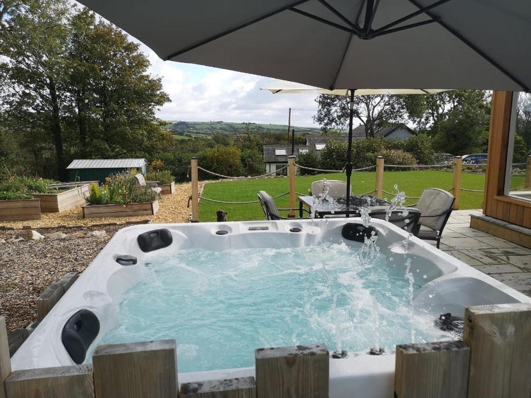 Brondini View Cabin (Private Garden and Hot Tub) view 4