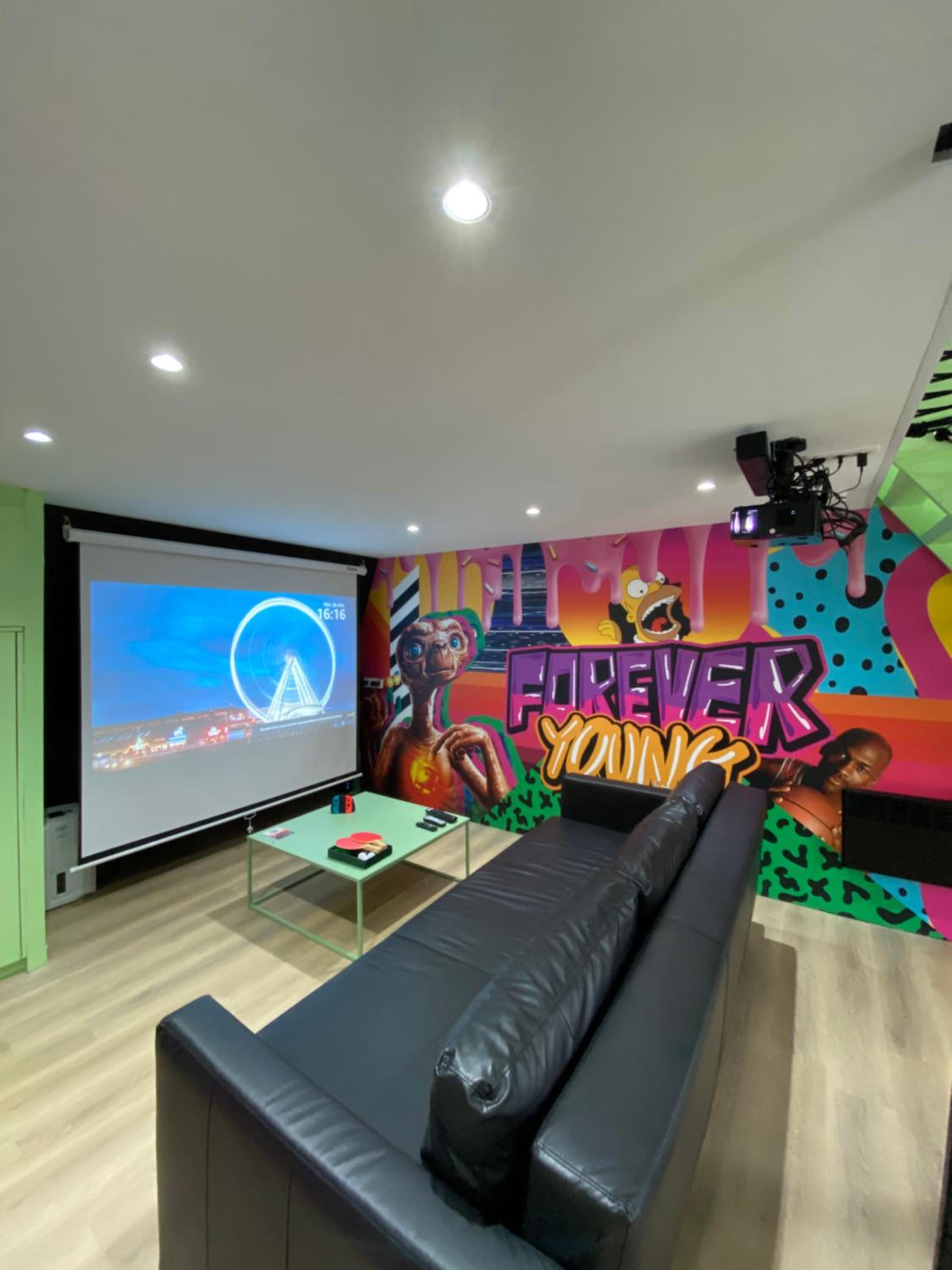 Capsule Forever Young - Jacuzzi - Sauna - Billard - arcade de jeux - Netflix & home cinéma - Ping Pong