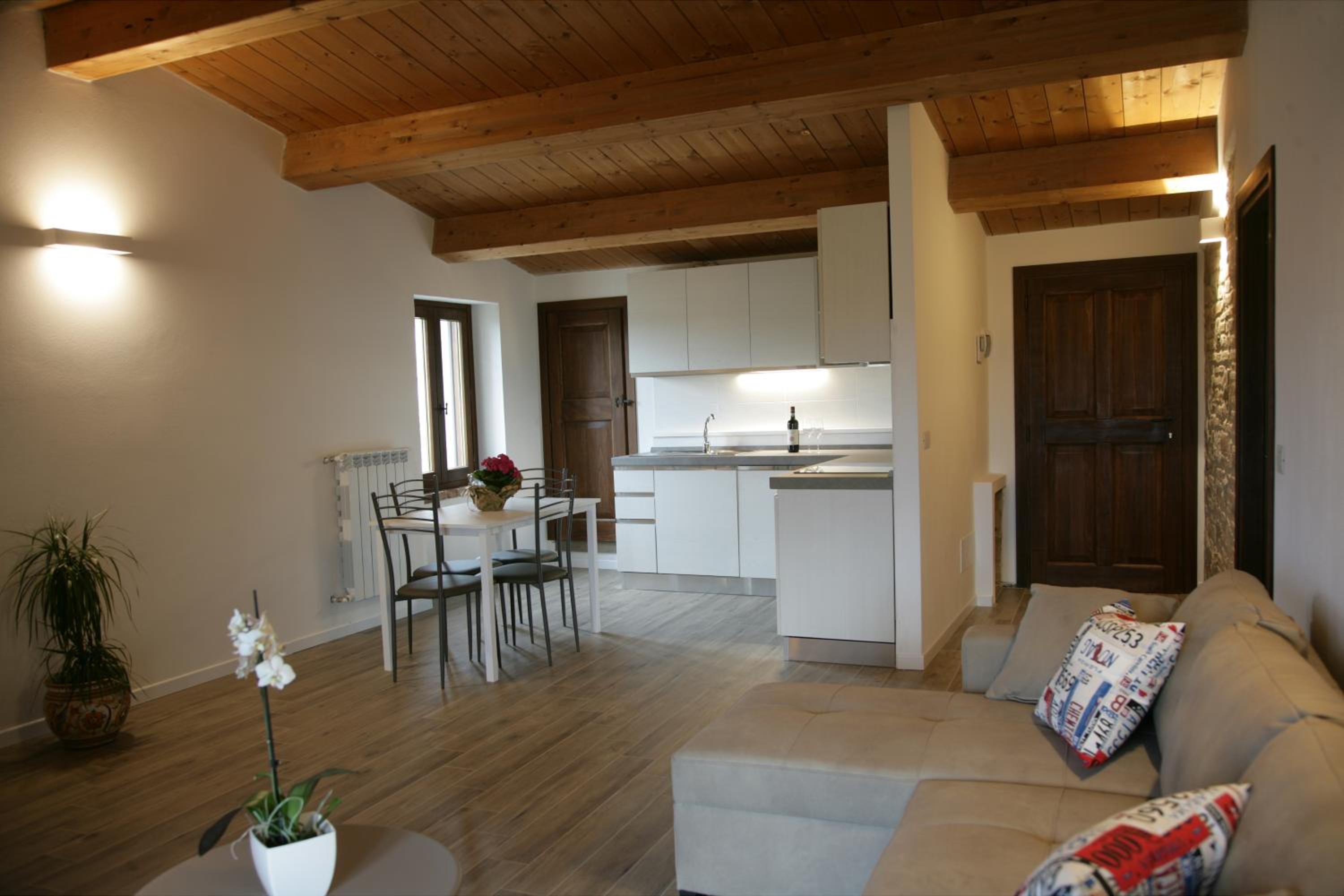 Maison Rosina con ampia vista in borgo del 1400 view 3