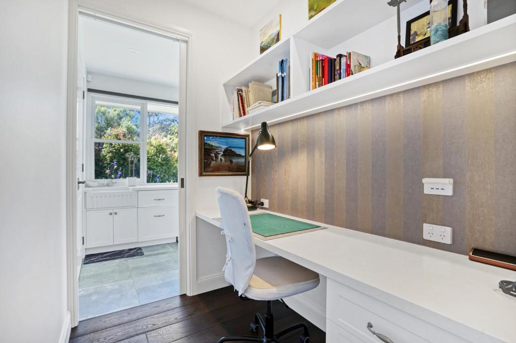 Luxury & plush lifestyle 5 Bedroom house in Mt Eliza