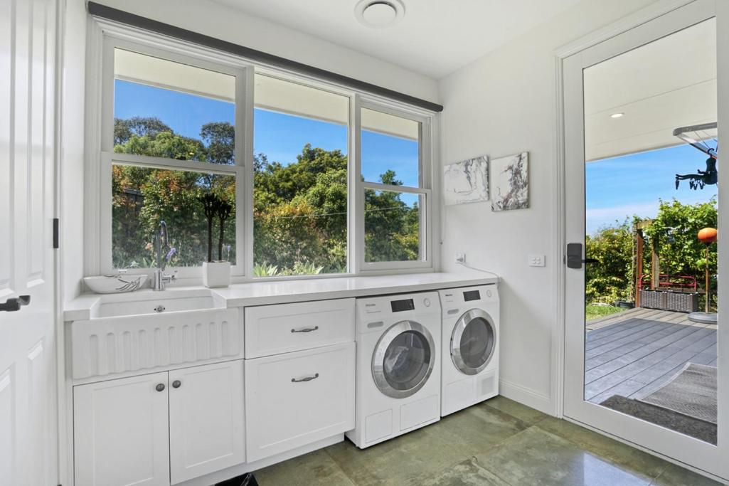 Luxury & plush lifestyle 5 Bedroom house in Mt Eliza
